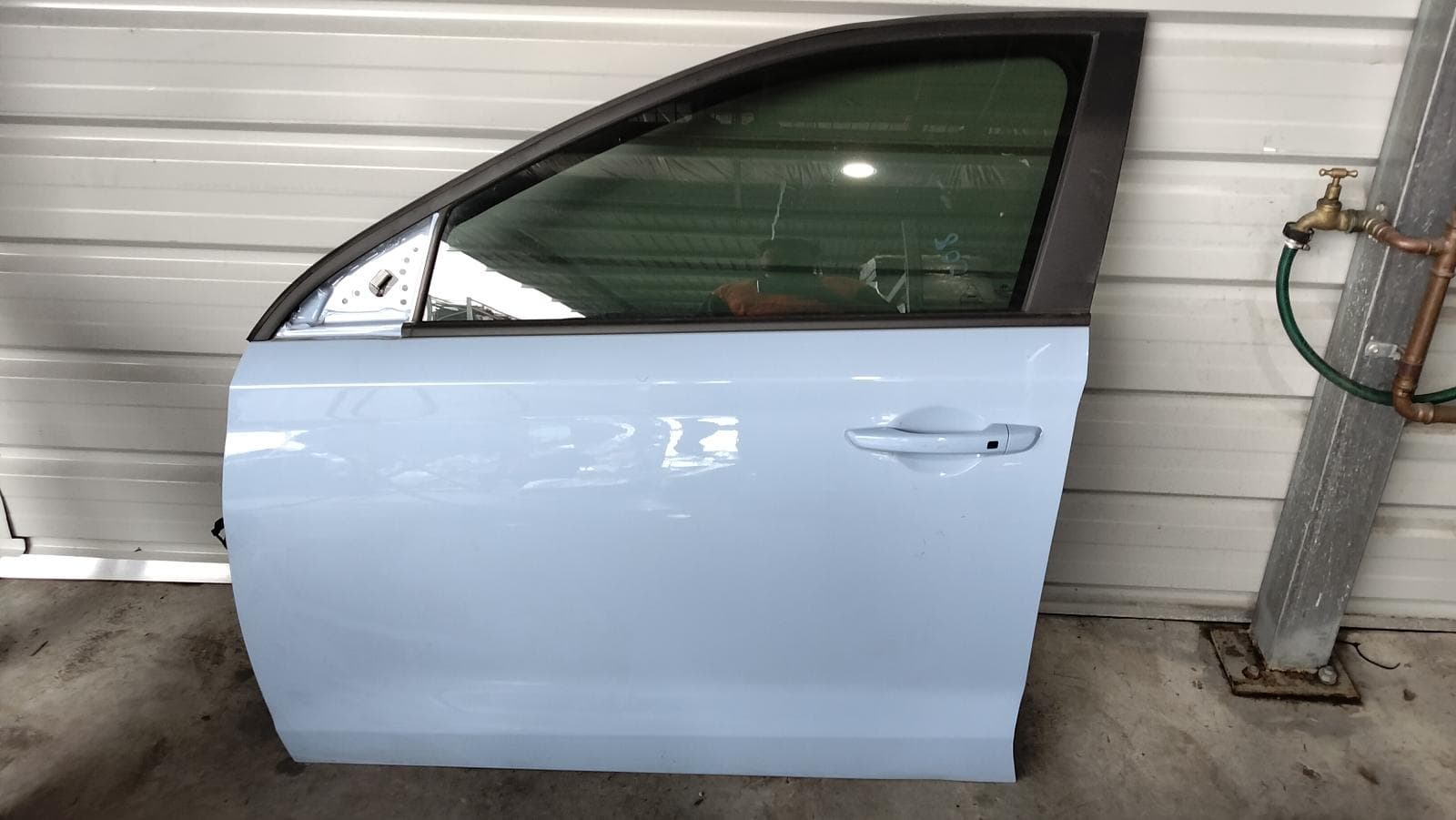 Used auto part listing image: 2022 HYUNDAI I30 LEFT FRONT DOOR PD, HATCH (CZECH VIN TMAH), 03/17- 0000385025