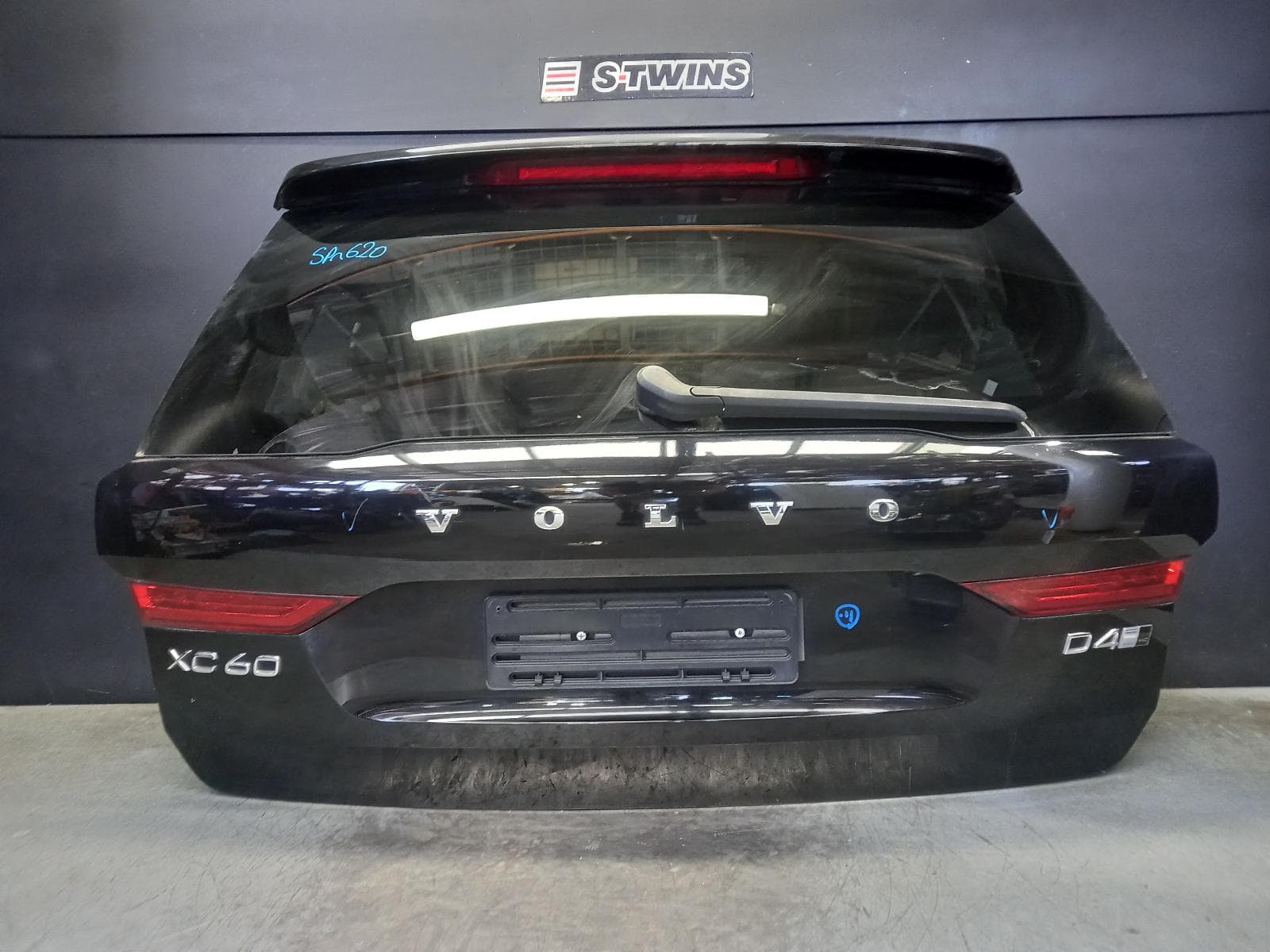 Used auto part listing image: 2018 VOLVO XC60 BOOTLID TAILGATE TAILGATE, GEN 2, 05/17- 0000393579