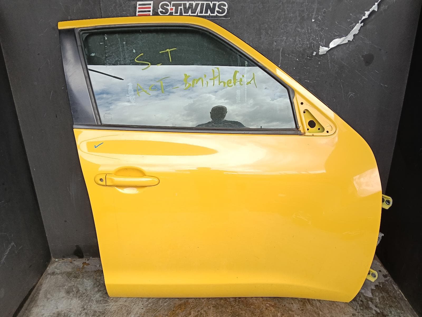 Used auto part listing image: 2015 NISSAN JUKE RIGHT FRONT DOOR F15, 06/10-12/19 0000388914