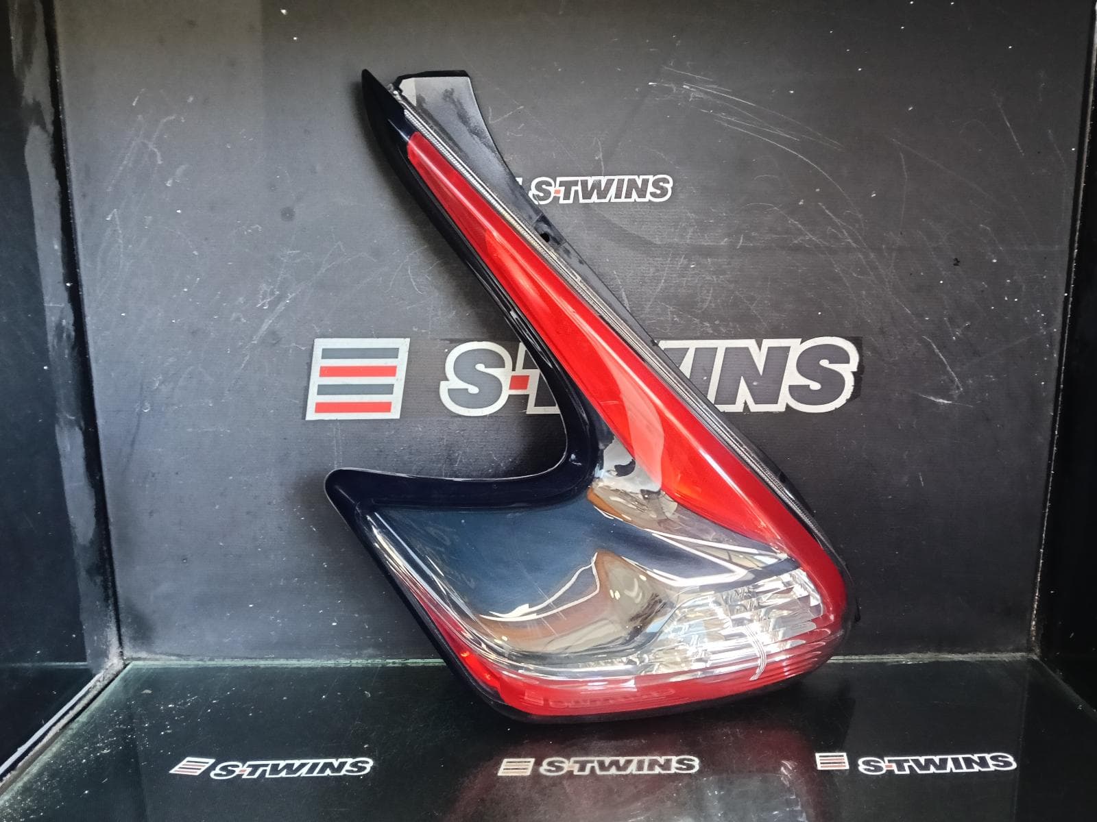 Used auto part listing image: 2015 NISSAN JUKE LEFT TAILLIGHT F15, LED, CLEAR TYPE, 01/15-12/19 0000389105