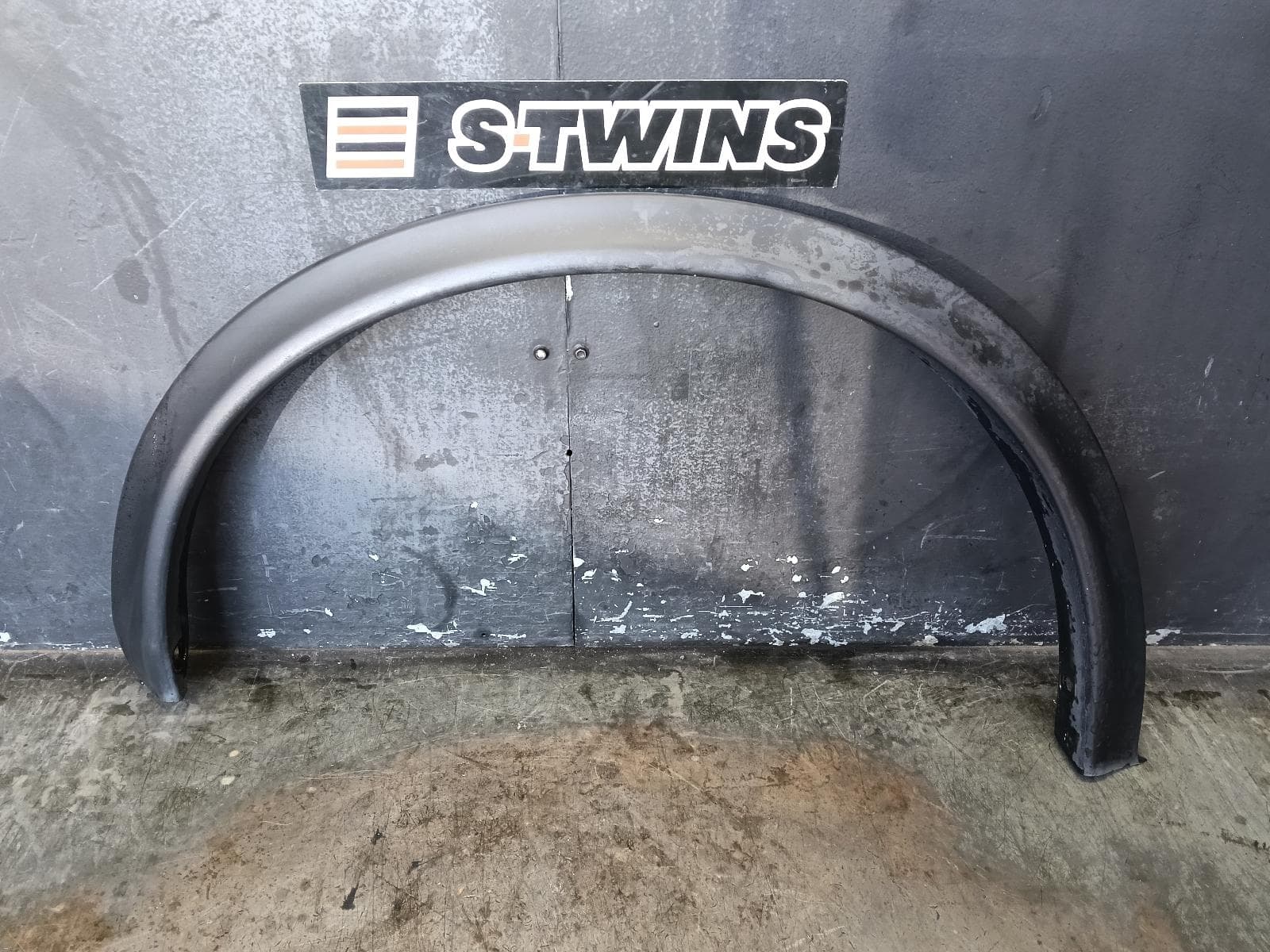 Used auto part listing image: 2015 NISSAN JUKE WHEEL ARCH FLARE LH FRONT, F15, 06/10-12/19 0000389107