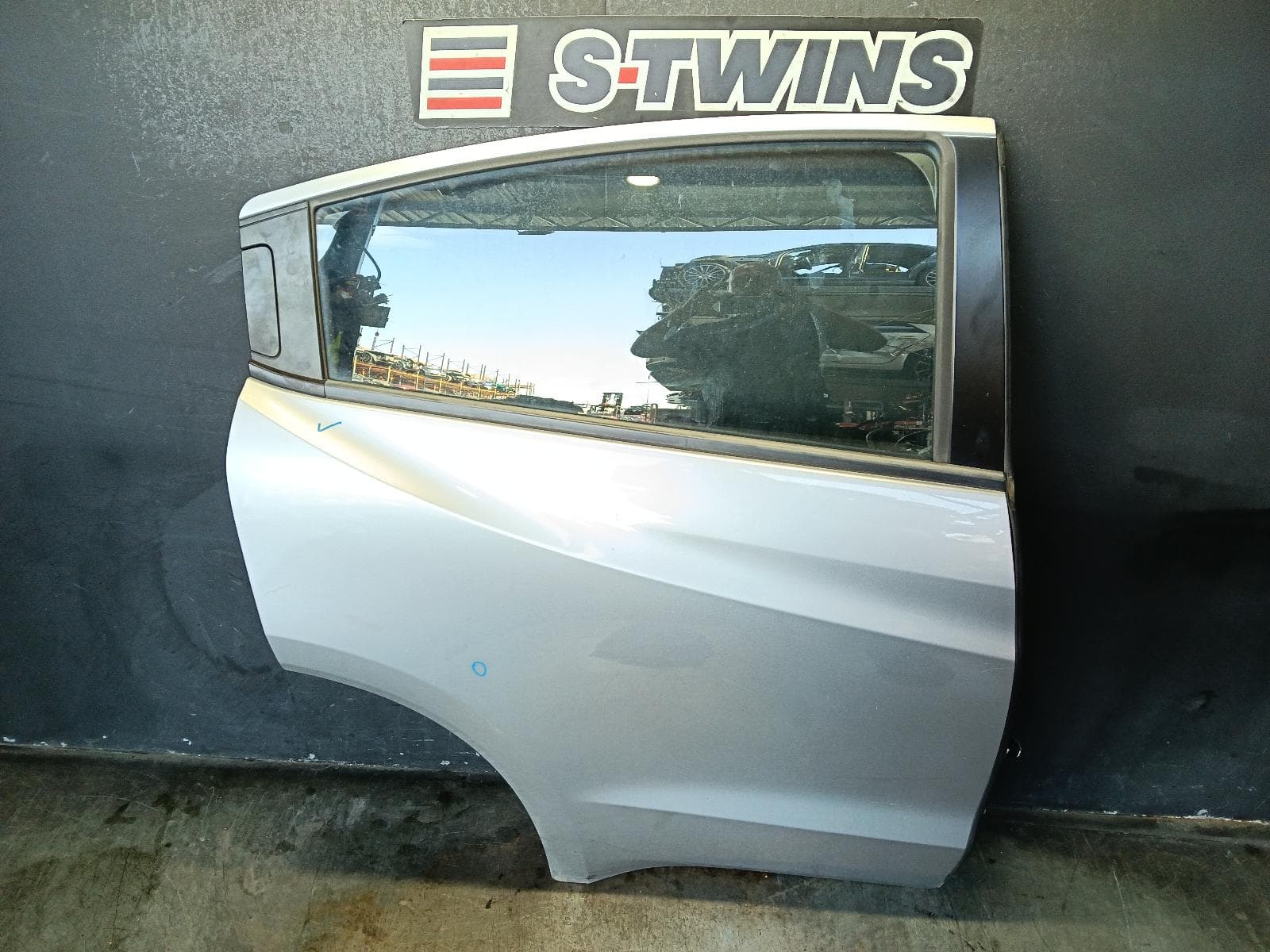 Used auto part listing image: 2016 HONDA HRV RIGHT REAR DOOR SLIDING RU, 12/14-10/21 0000389003