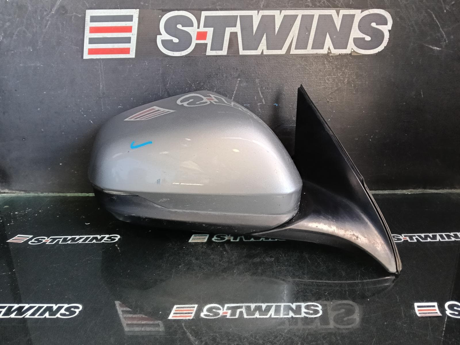 Used auto part listing image: 2016 HONDA HRV RIGHT DOOR MIRROR RU5, VTi-S, COLOUR CODED, MANUAL FOLD, NON CAMERA TYPE, 12/14-10/21 0000389200