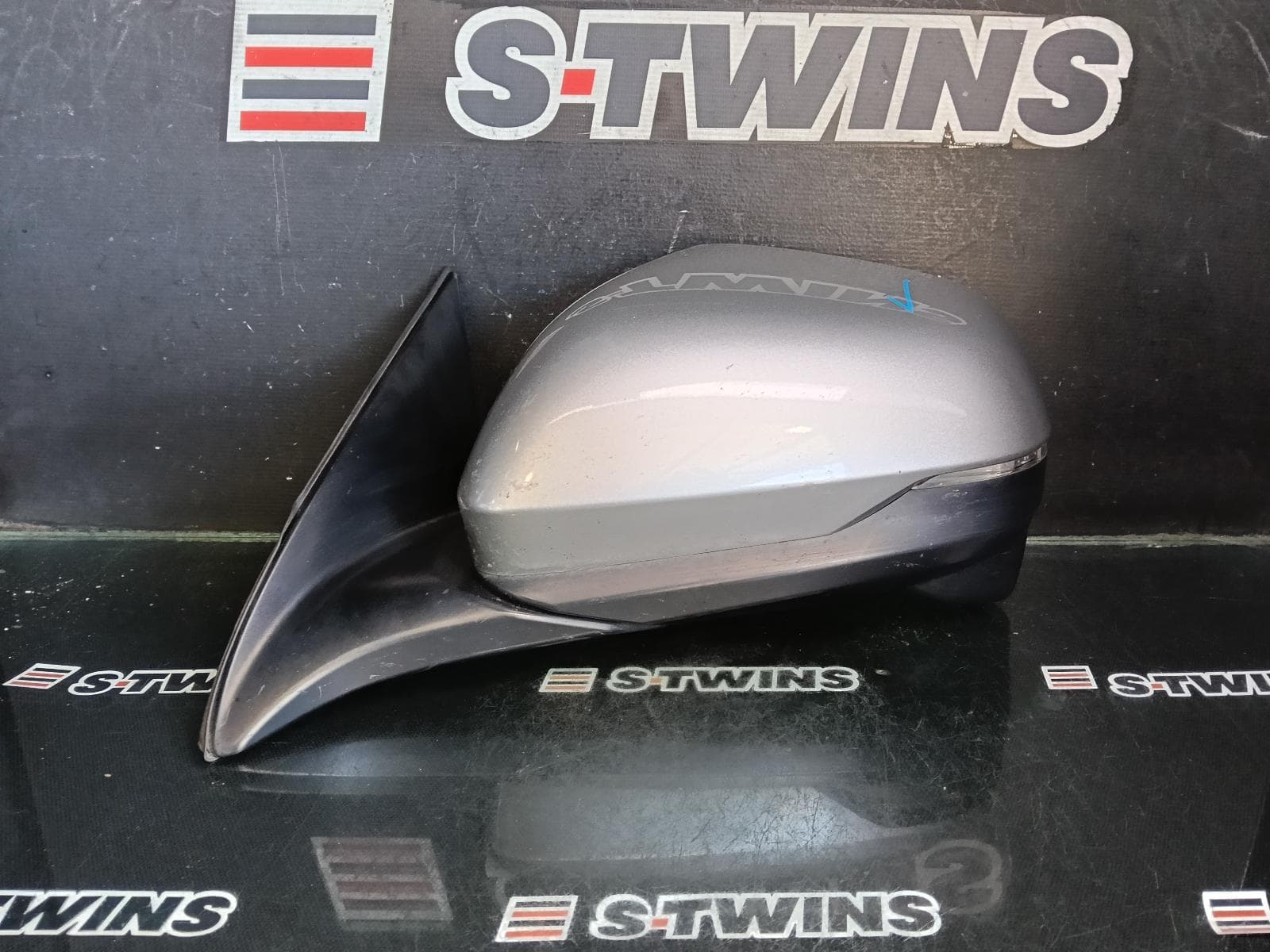 Used auto part listing image: 2016 HONDA HRV LEFT DOOR MIRROR RU5, VTi-S, COLOUR CODED, MANUAL FOLD, W/ CAMERA, AUTO DIP TYPE, 12/14-06/18 0000389199