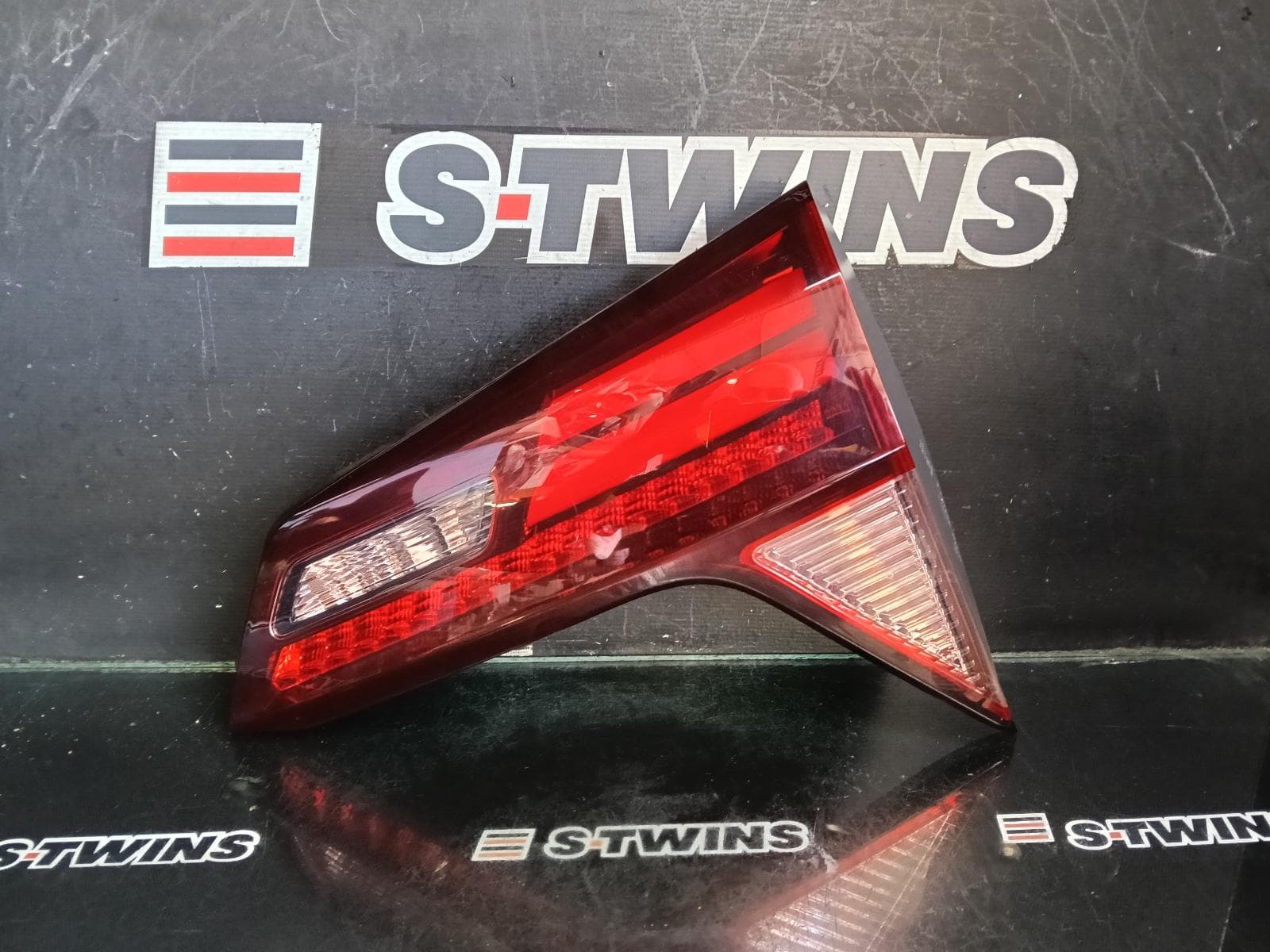 Used auto part listing image: 2016 HONDA HRV REAR GARNISH TAILGATE LAMP (RH SIDE), RU5, VTi-S/VTi-L, LED TYPE, W/ OPTICAL GUIDE TYPE, 12/14-06/18 0000389195