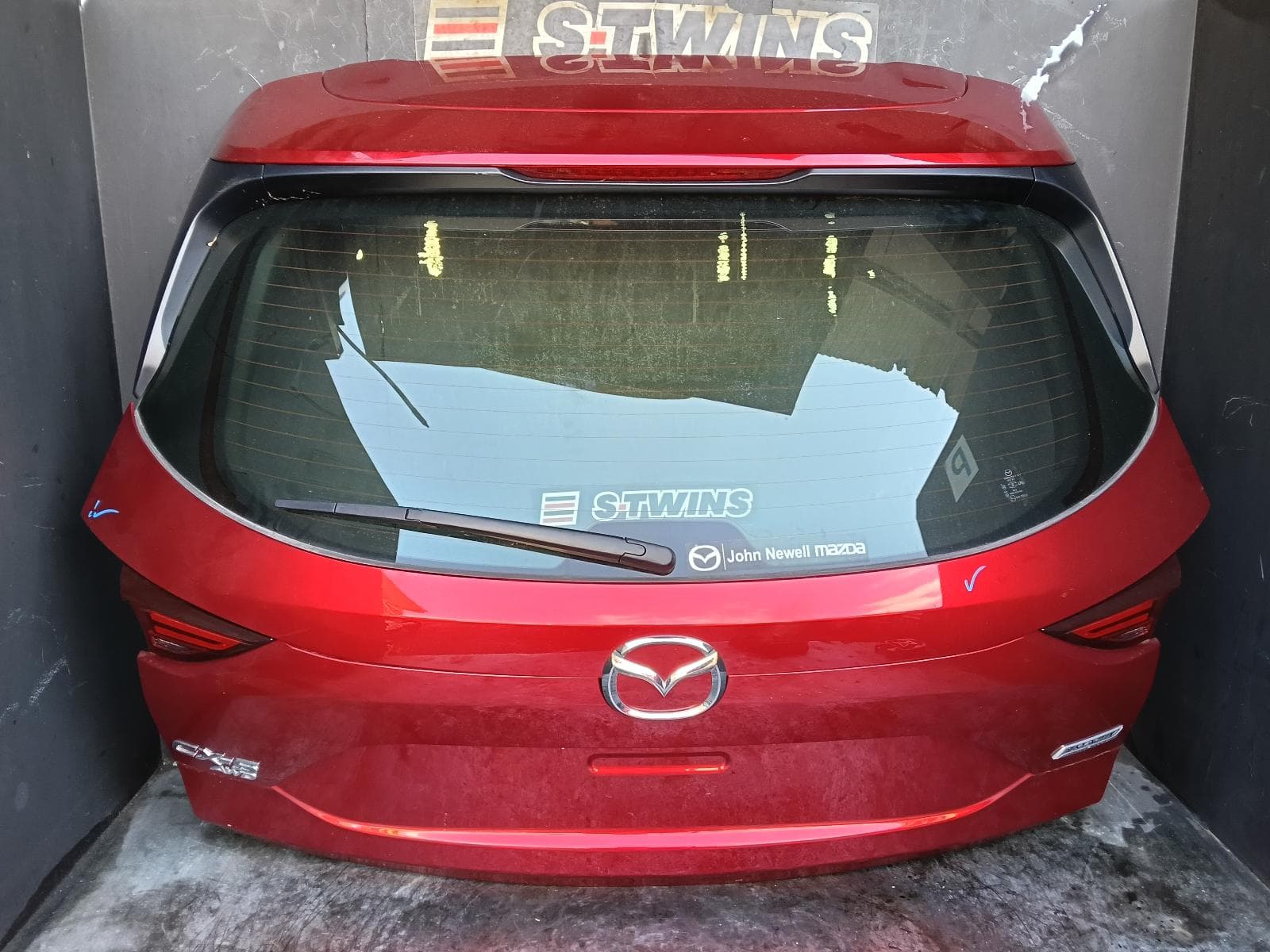 Used auto part listing image: 2017 MAZDA CX5 BOOTLID TAILGATE TAILGATE, NON POWER LIFTGATE TYPE, KF, 02/17-08/21 0000389527