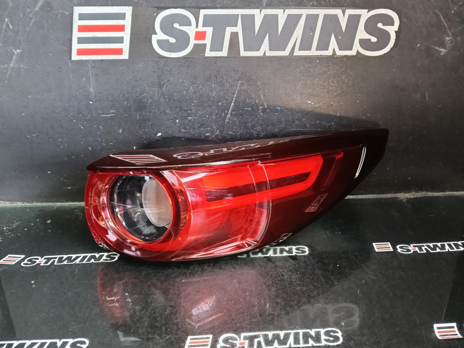 Used auto part listing image: 2017 MAZDA CX5 RIGHT TAILLIGHT IN BODY, W/ LED TYPE, KF, 02/17-08/21 0000389885