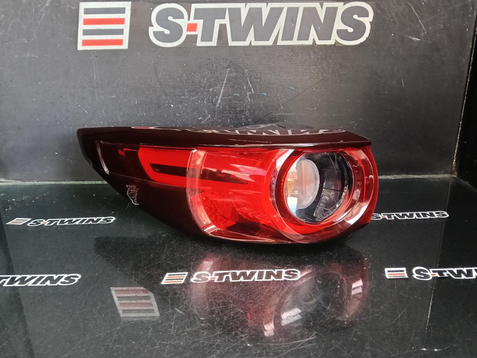Used auto part listing image: 2017 MAZDA CX5 LEFT TAILLIGHT IN BODY, W/ LED TYPE, KF, 02/17-08/21 0000389886