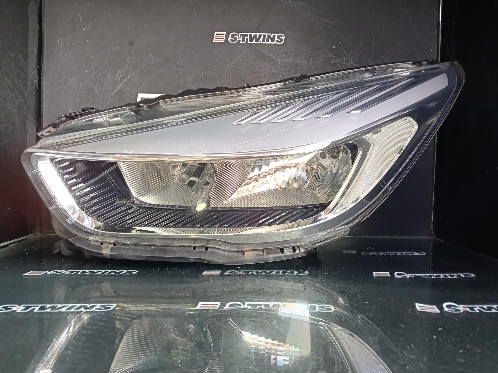 Used auto part listing image: 2018 FORD ESCAPE LEFT HEADLAMP ZG, AMBIENTE/TREND, HALOGEN TYPE, CLEAR SIDE MARKER TYPE, 09/16-05/20 0000390355