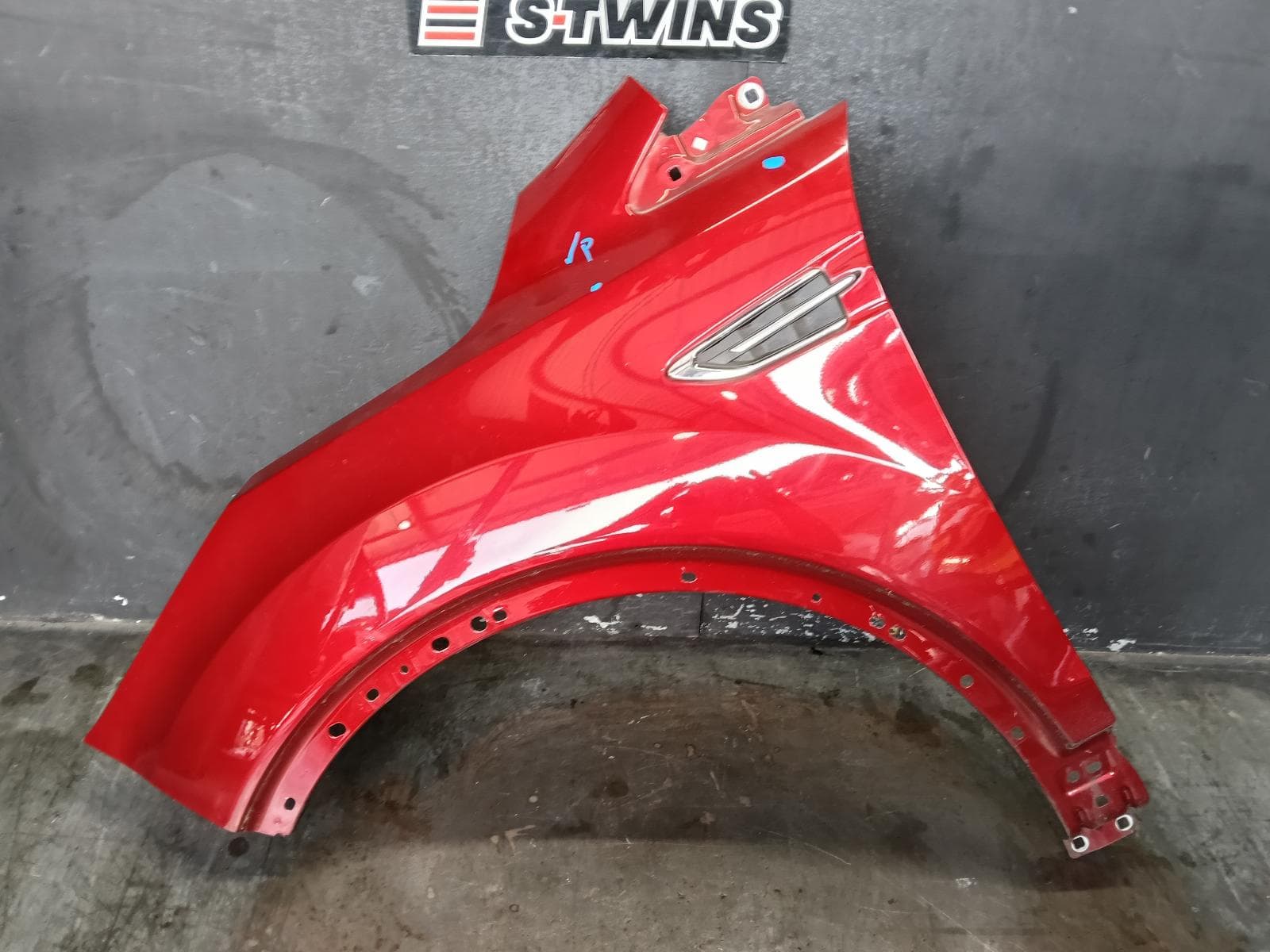 Used auto part listing image: 2018 FORD ESCAPE LEFT GUARD ZG, 09/16-05/20 0000390198