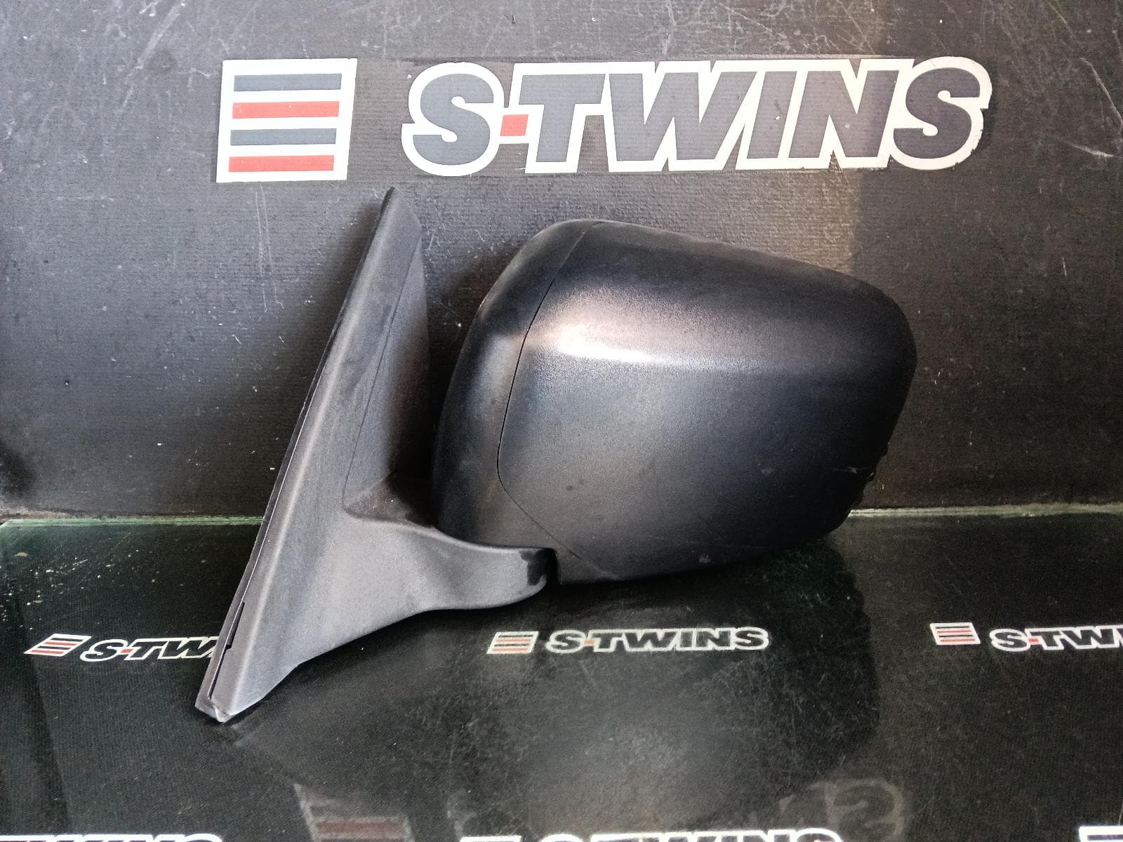 Used auto part listing image: 2013 MITSUBISHI TRITON LEFT DOOR MIRROR ML-MN, POWER, BLACK, 07/06-04/15 0000389058