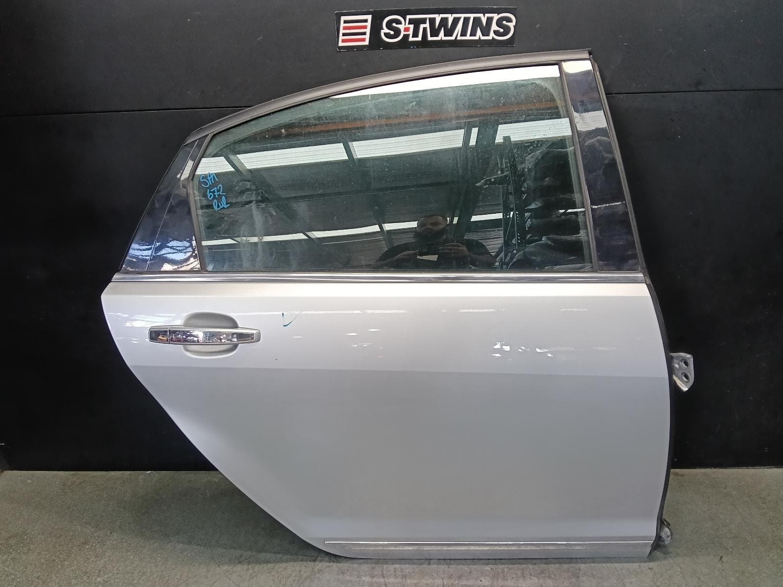 Used auto part listing image: 2014 HOLDEN STATESMAN/CAPRICE RIGHT REAR DOOR SLIDING WN, CAPRICE, 05/13-12/17 0000406099