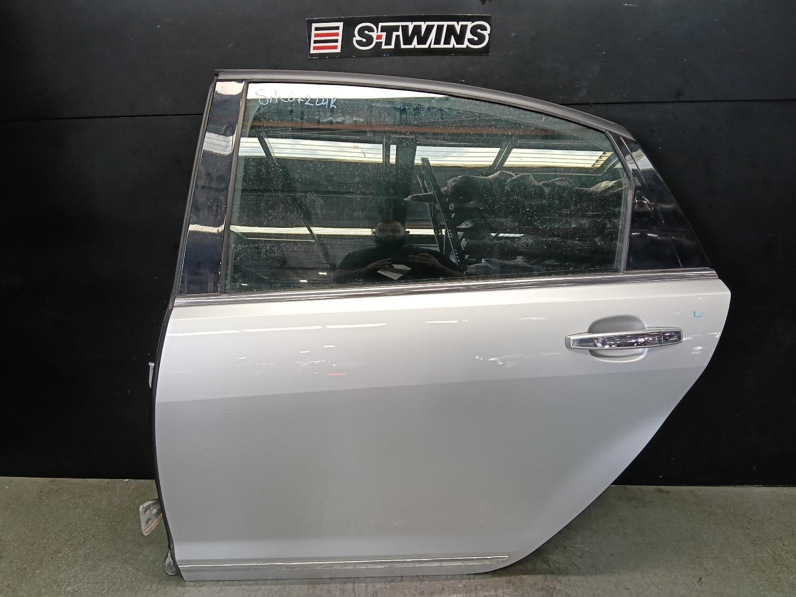 Used auto part listing image: 2014 HOLDEN STATESMAN/CAPRICE LEFT REAR DOOR SLIDING WN, CAPRICE, 05/13-12/17 0000406101