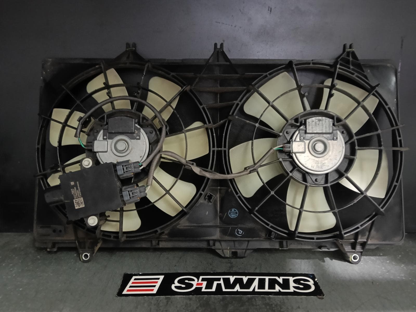 Used auto part listing image: 2014 HOLDEN STATESMAN/CAPRICE FAN DUAL FAN ASSY, 6.0, L77, WN, 05/13-08/15 0000406114