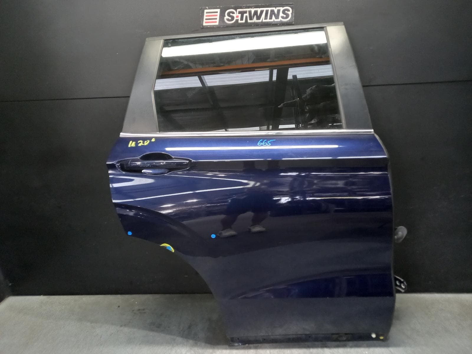 Used auto part listing image: 2022 MITSUBISHI OUTLANDER RIGHT REAR DOOR SLIDING ZM, 08/21- 0000401444