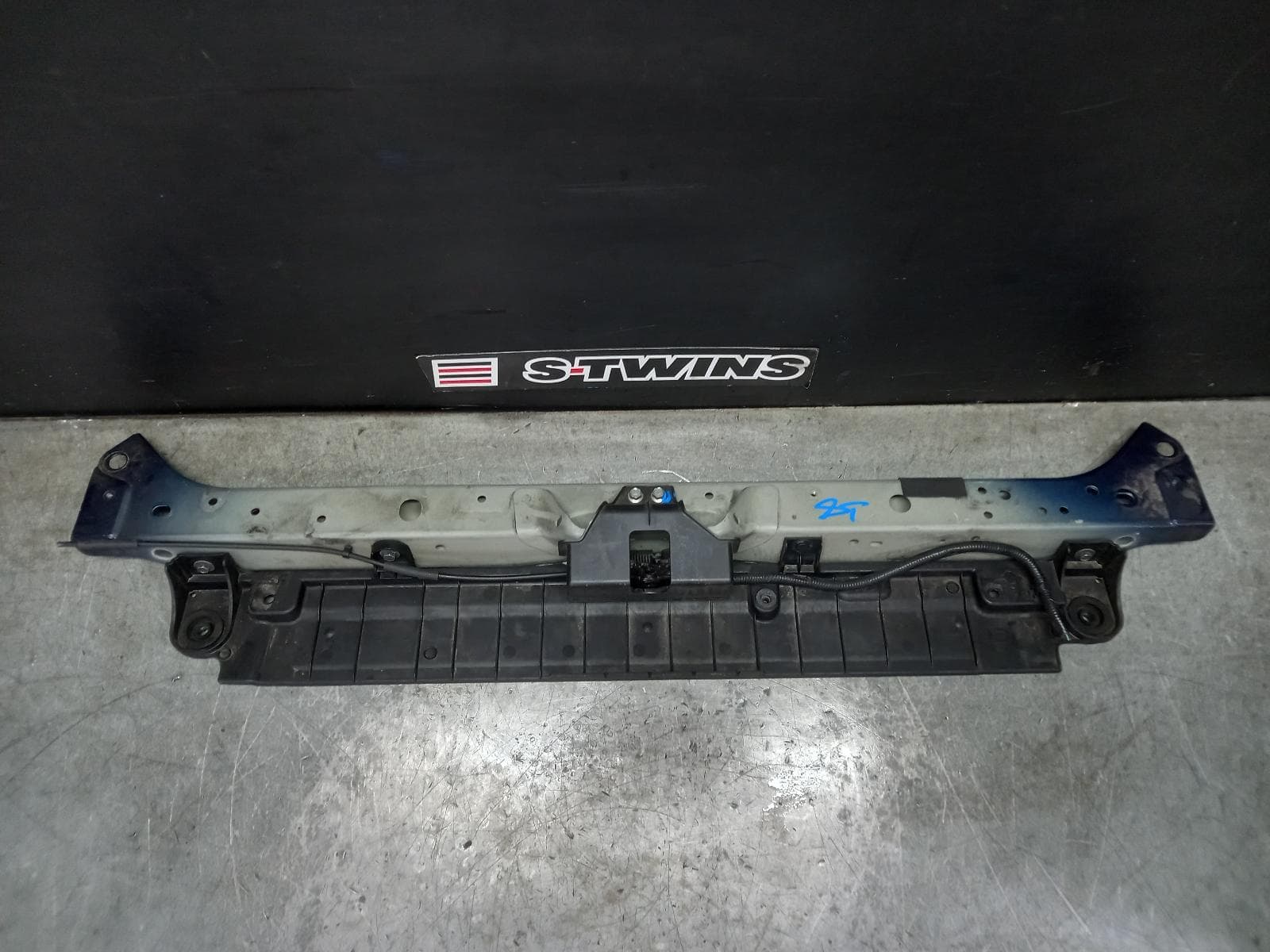Used auto part listing image: 2022 MITSUBISHI OUTLANDER RADIATOR SUPPORT ZM, BOLT ON TYPE, NON HYBRID, 08/21- 0000401656