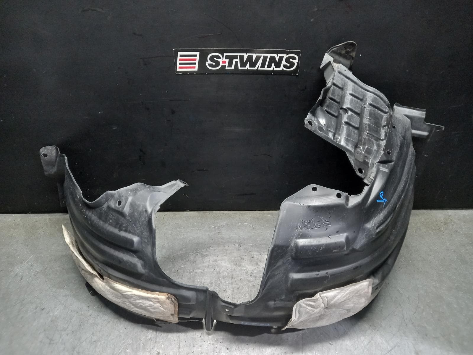 Used auto part listing image: 2022 MITSUBISHI OUTLANDER RIGHT GUARD LINER FRONT, ZM, 08/21- 0000401608