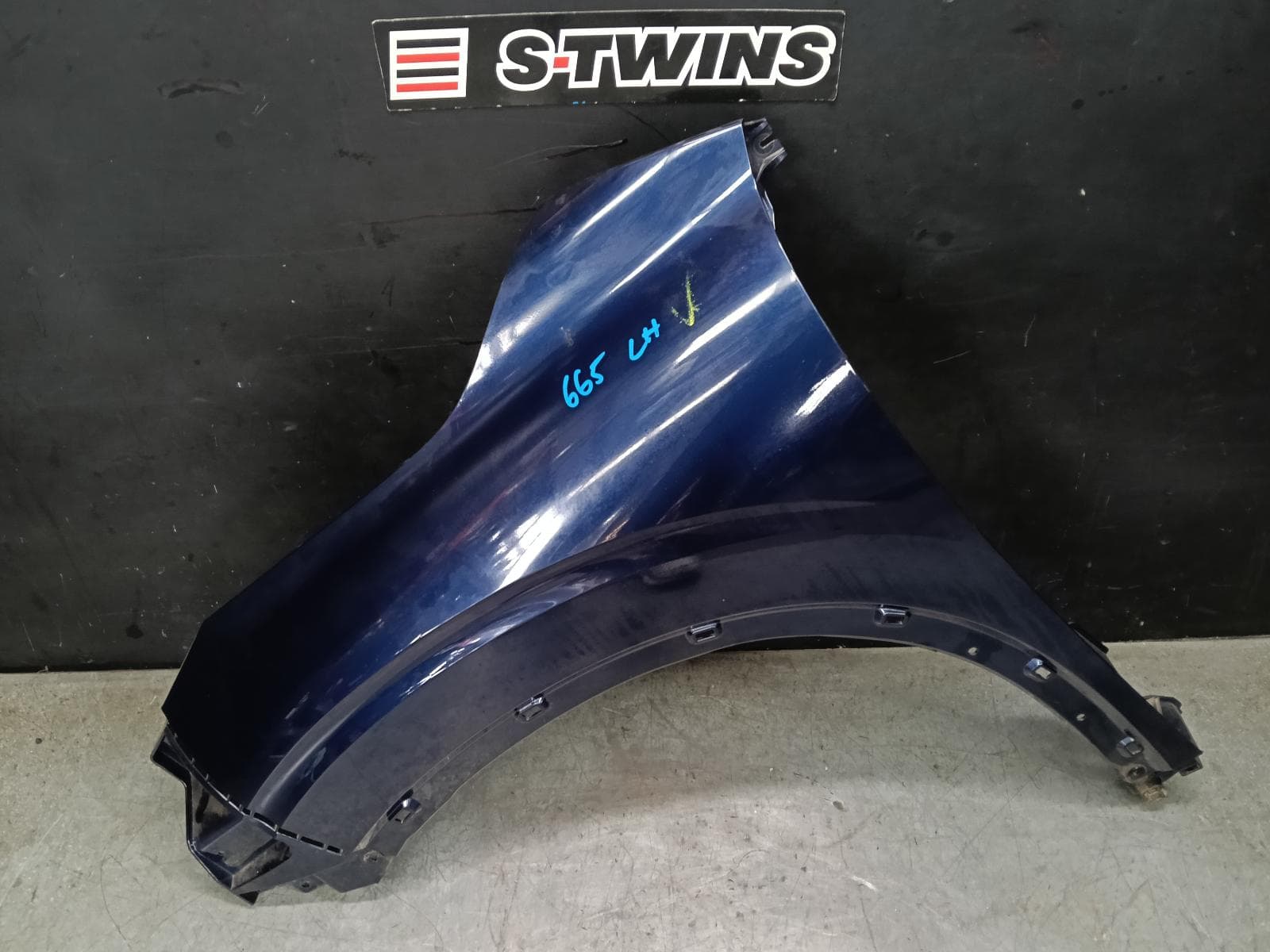 Used auto part listing image: 2022 MITSUBISHI OUTLANDER LEFT GUARD ZM, 08/21-03/25 0000401598