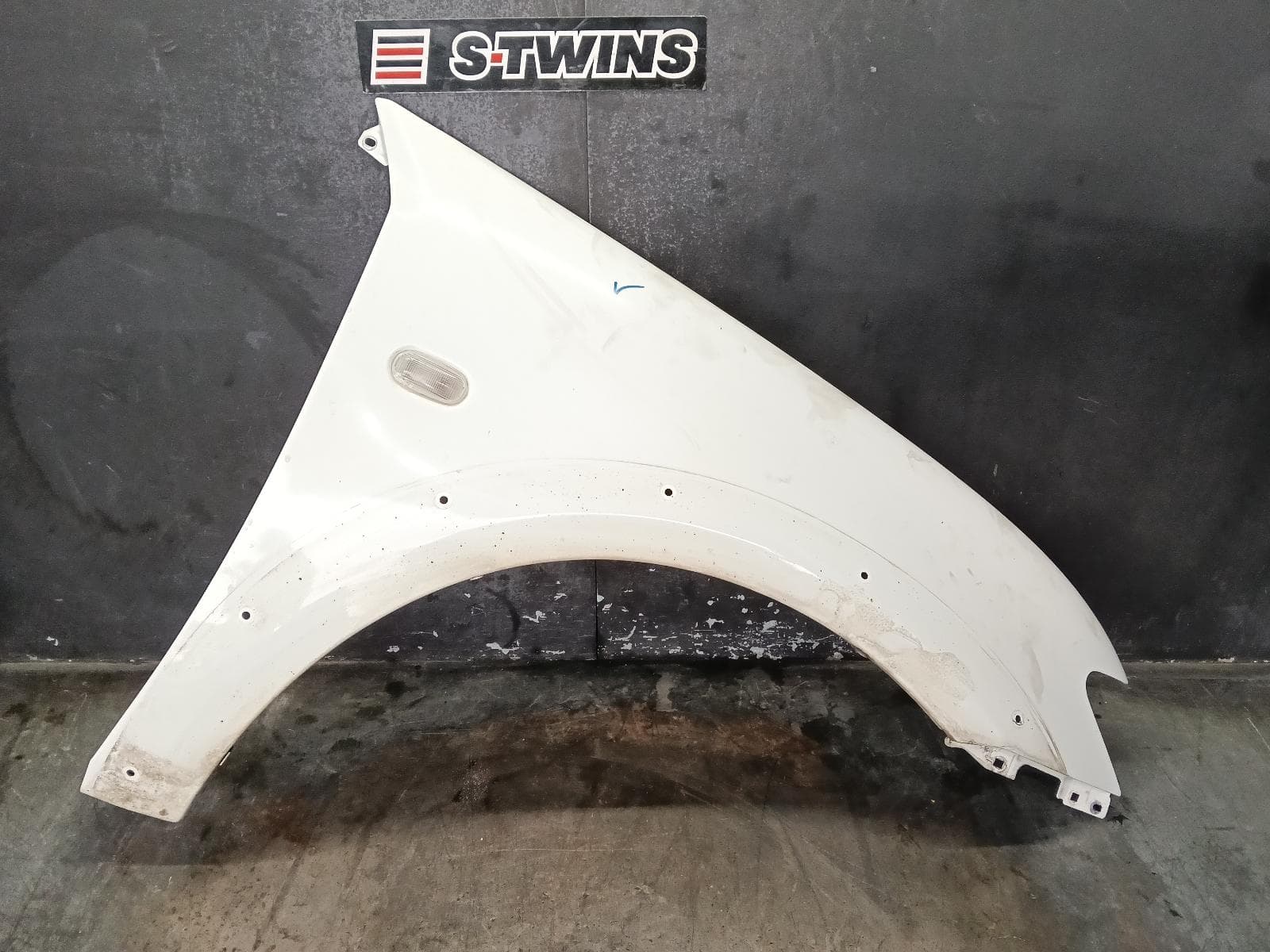Used auto part listing image: 2013 MITSUBISHI TRITON RIGHT GUARD ML-MN, FLARED, NON SNORKEL TYPE, 07/06-04/15 0000388894
