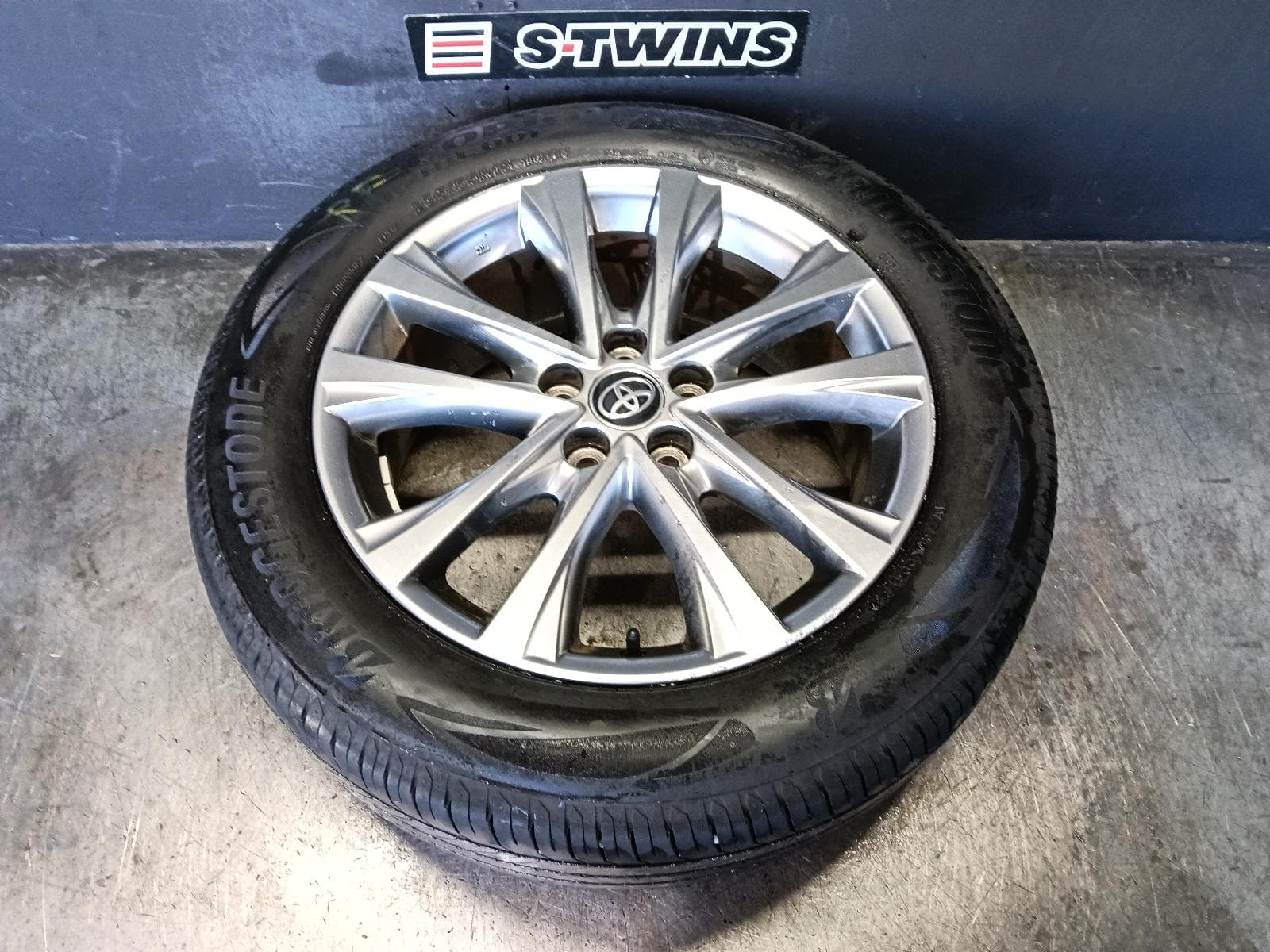 Used auto part listing image: 2016 TOYOTA RAV4 WHEEL MAG FACTORY, 18X7.5IN, DUAL SPOKE, XA40, 12/15-12/18 0000417006