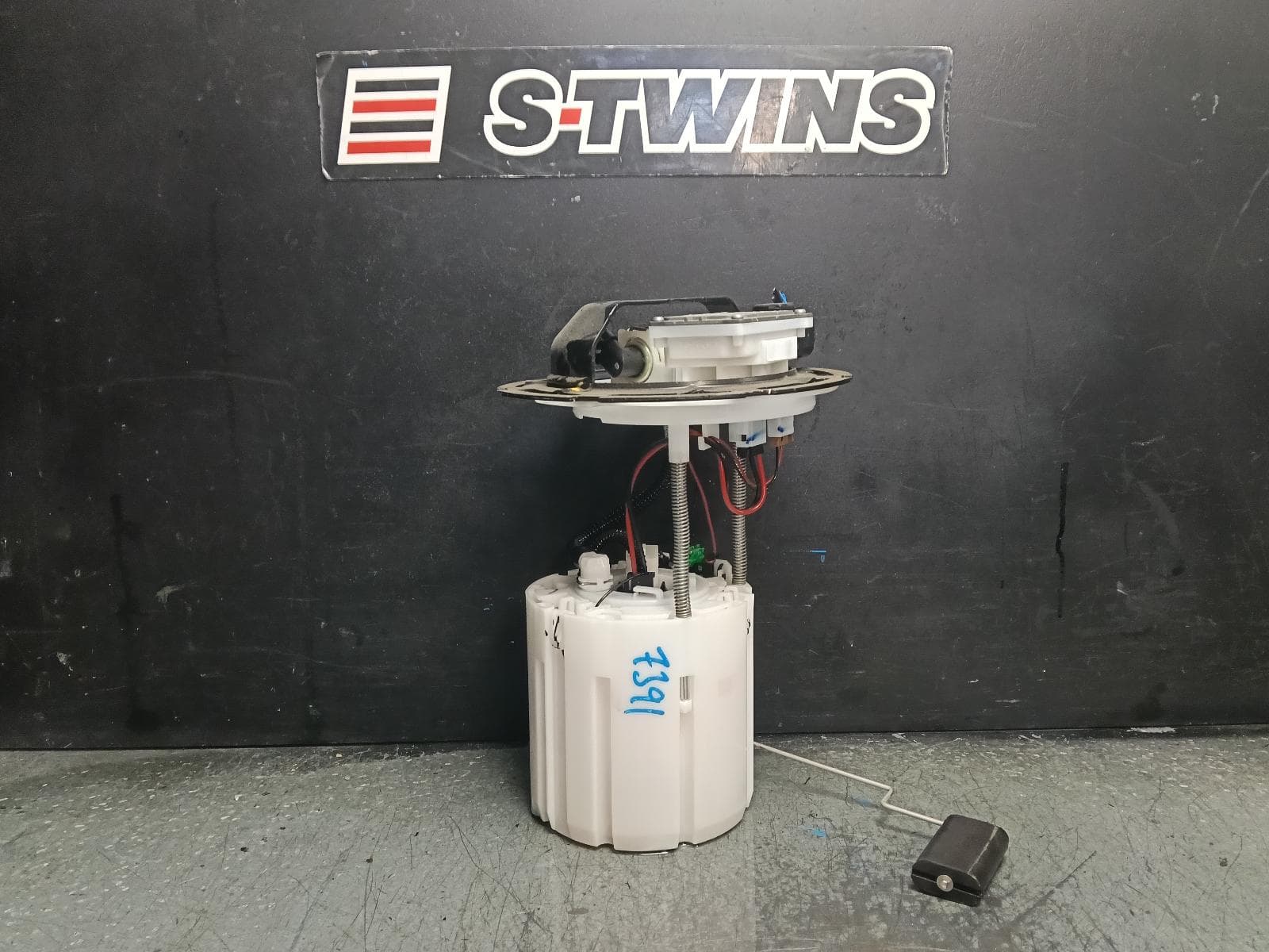 Used auto part listing image: 2023 HYUNDAI KONA FUEL PUMP SX2, 03/23- 0000416932