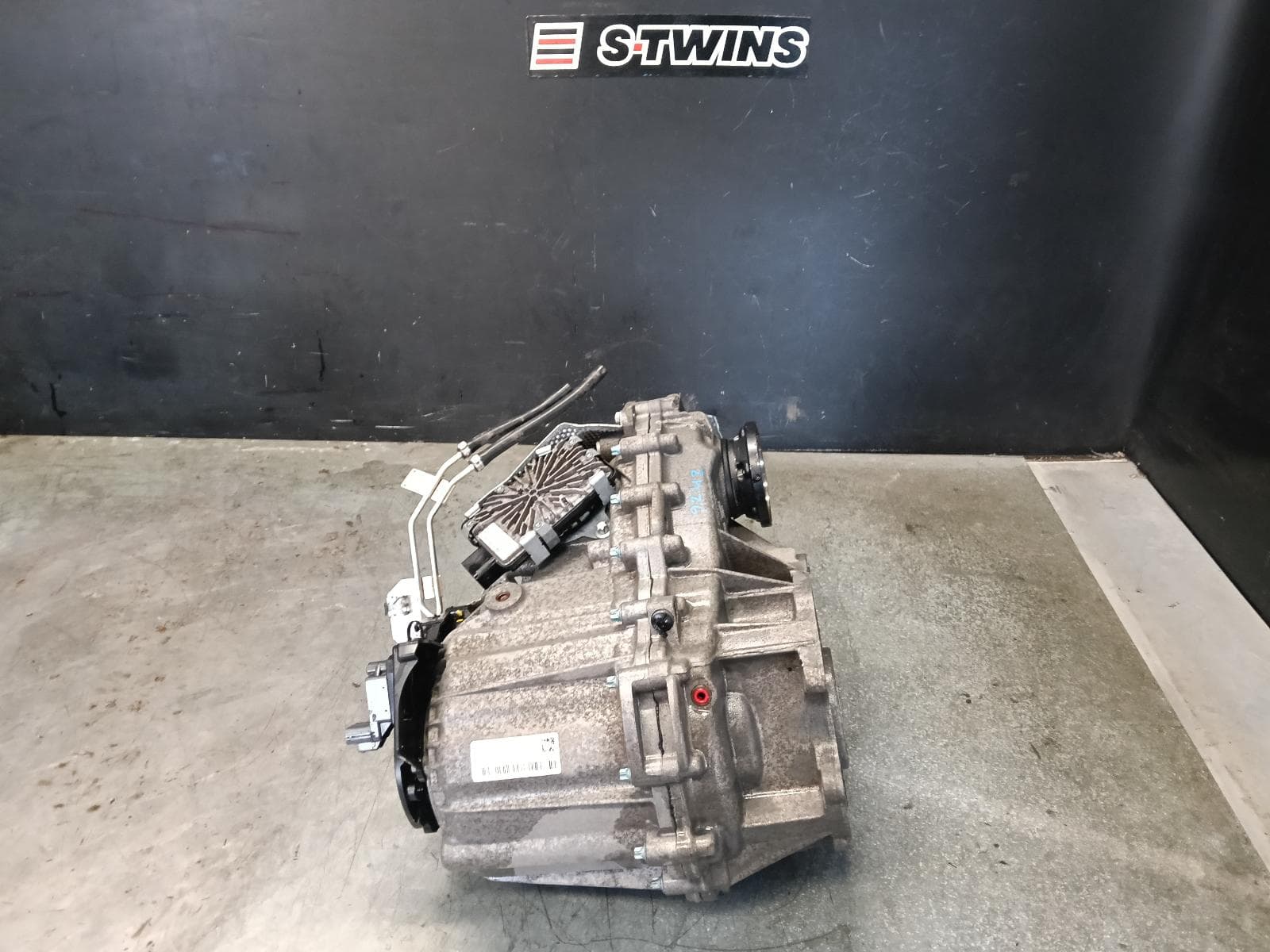 Used auto part listing image: 2018 LAND ROVER DISCOVERY TRANSFER CASE L462, 12/16- 0000416821