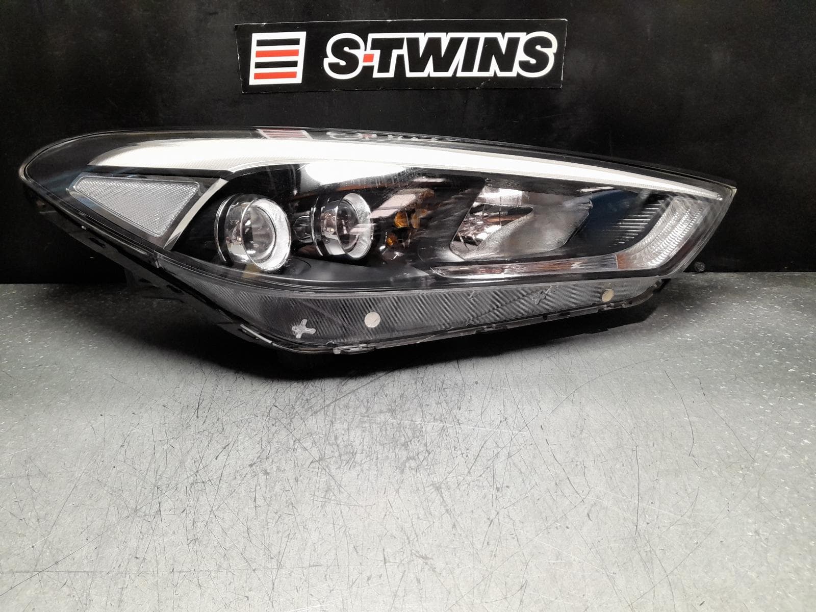 Used auto part listing image: 2016 HYUNDAI TUCSON RIGHT HEADLAMP TL, ELITE/HIGHLANDER, CZECH BUILT (VIN TMAJ), LED TYPE, SELF LEVELLING, 06/15-06/18 0000377279