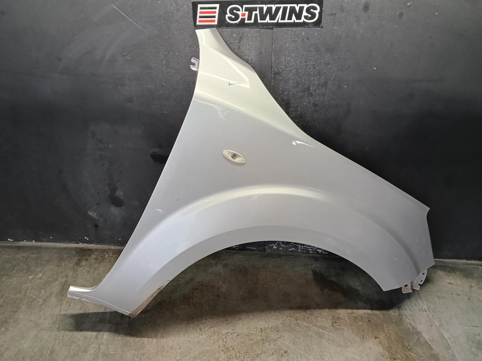 Used auto part listing image: 2019 NISSAN NAVARA RIGHT GUARD NP300, DUAL CAB, DIESEL, ST/SL, W/ INDICATOR TYPE, 04/15-11/20 0000398747