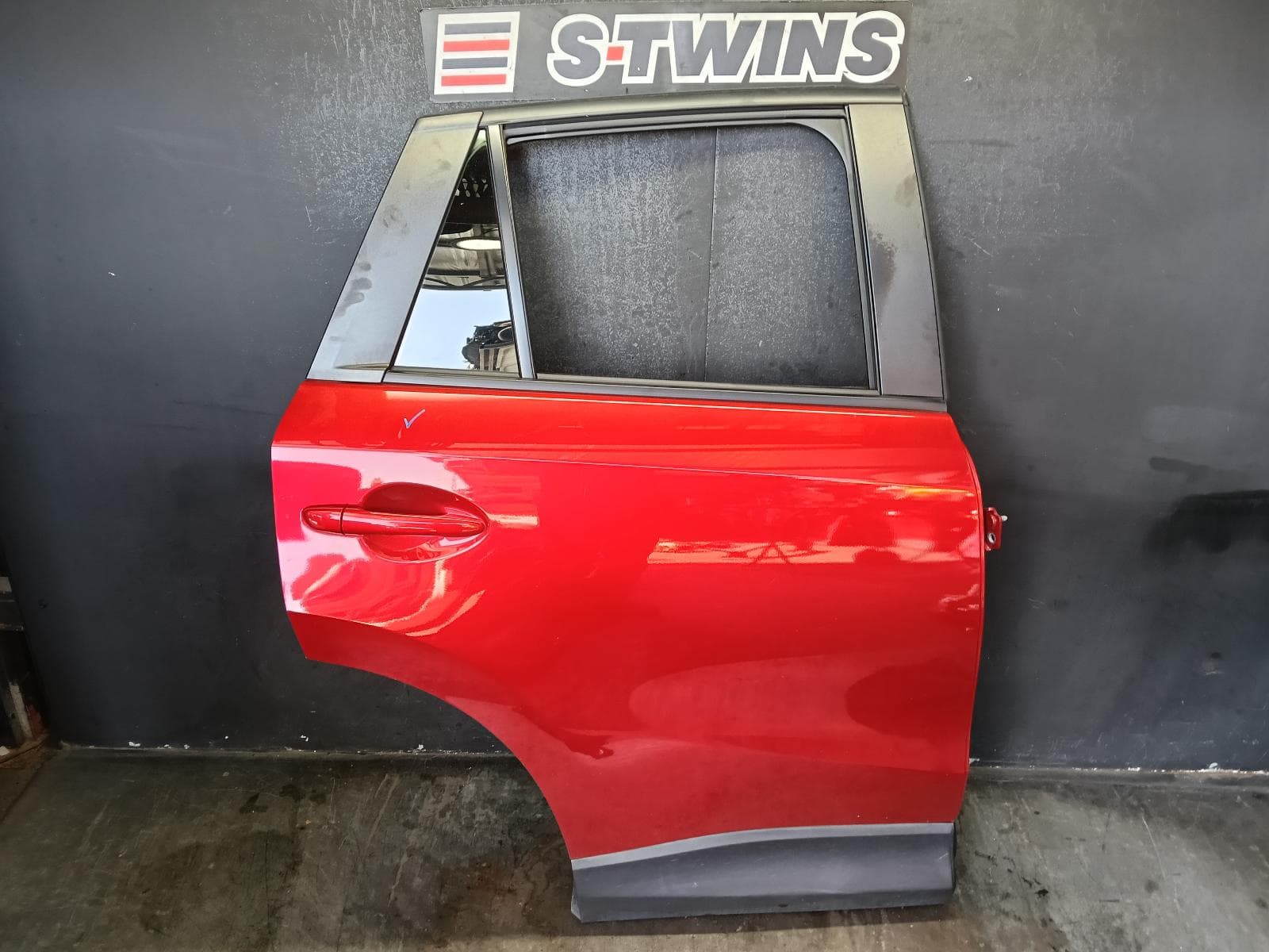 Used auto part listing image: 2015 MAZDA CX5 RIGHT REAR DOOR SLIDING KE, 02/12-01/17 0000389336