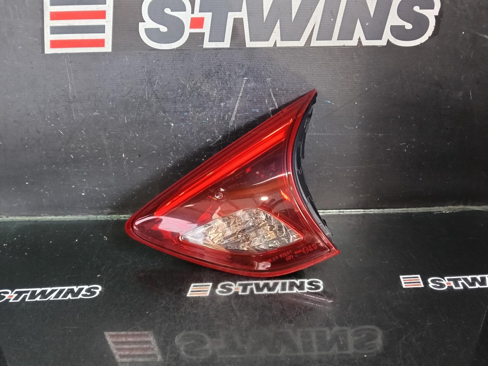 Used auto part listing image: 2015 MAZDA CX5 REAR GARNISH TAILGATE LAMP (RH SIDE), W/ LED TYPE, KE, 12/14-12/16 0000389725