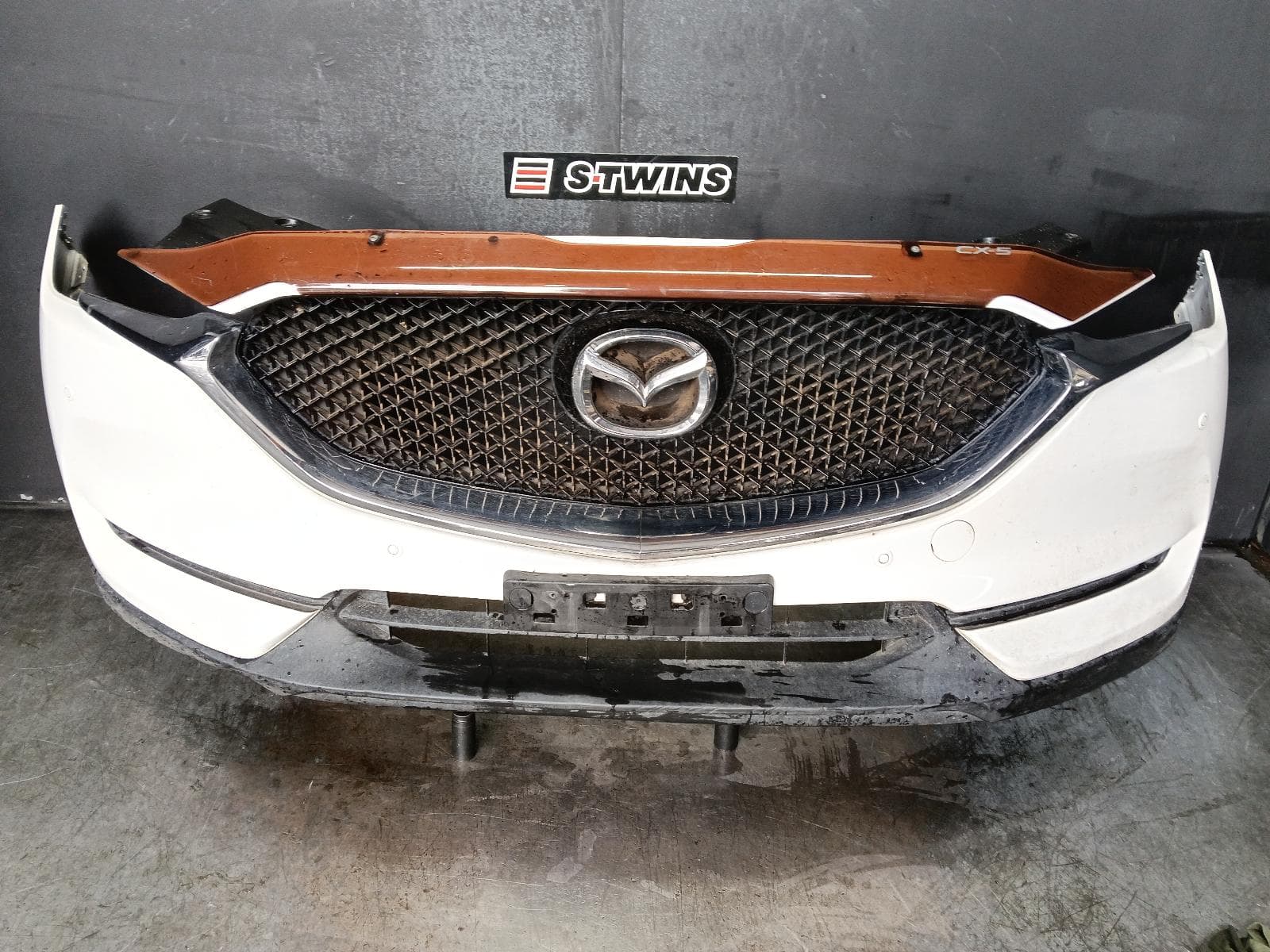 Used auto part listing image: 2018 MAZDA CX5 FRONT BUMPER BUMPER BAR, NON H/ LAMP WASHER, W/ 4 PARK SENSOR TYPE, KF, 02/17-08/21 0000390363