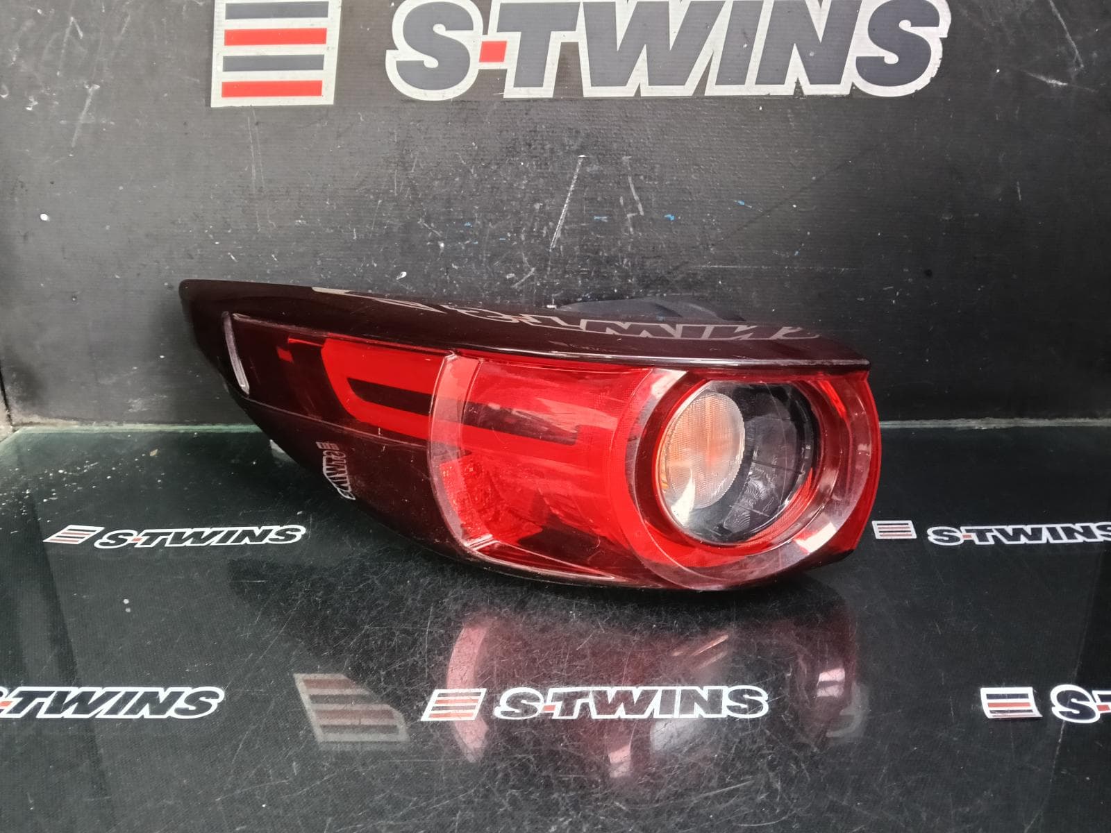 Used auto part listing image: 2018 MAZDA CX5 LEFT TAILLIGHT IN BODY, W/ LED TYPE, KF, 02/17-08/21 0000390492