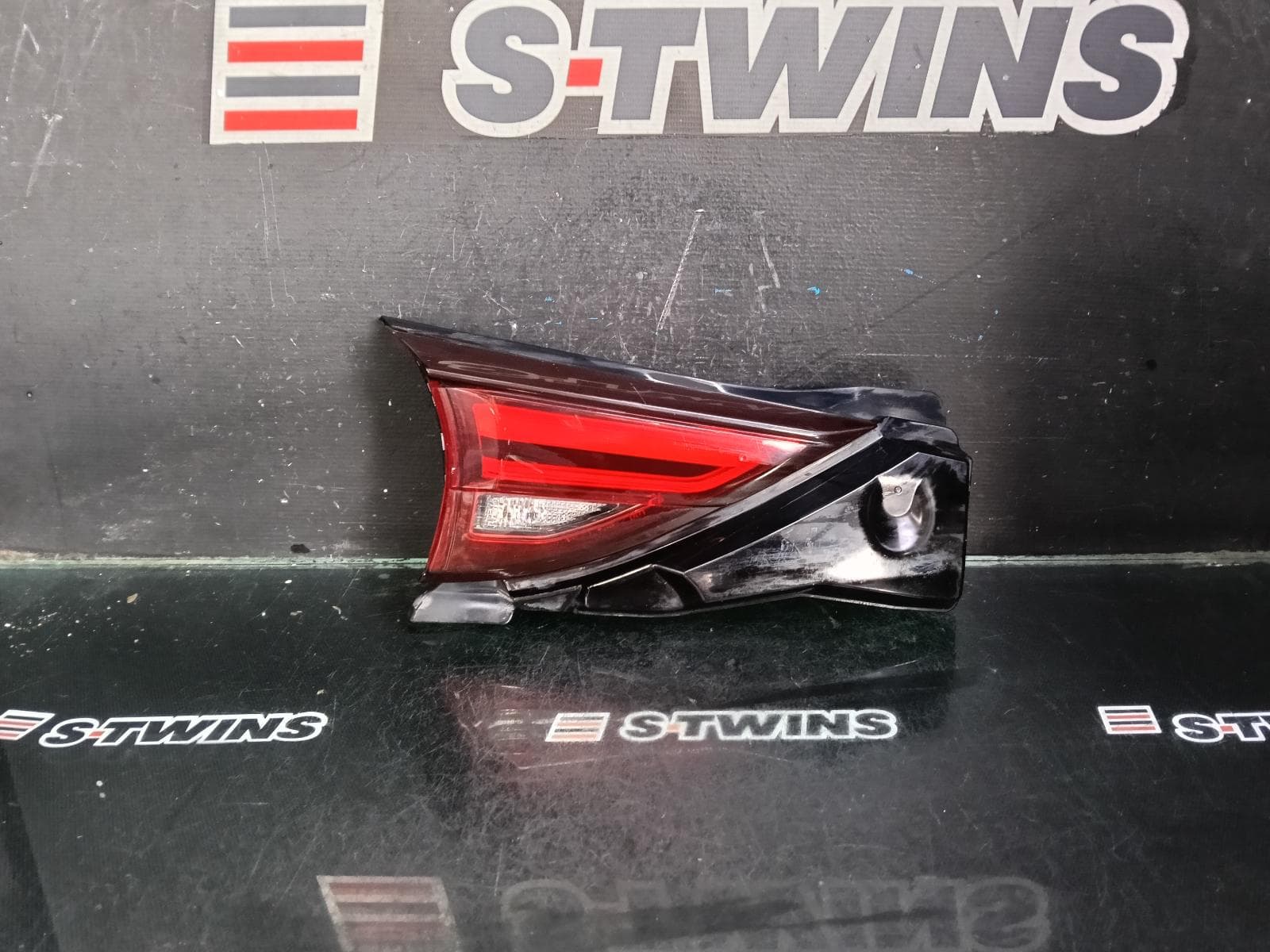 Used auto part listing image: 2018 MAZDA CX5 REAR GARNISH TAILGATE LAMP (LH SIDE), W/ LED TYPE, KF, 02/17-08/21 0000390493