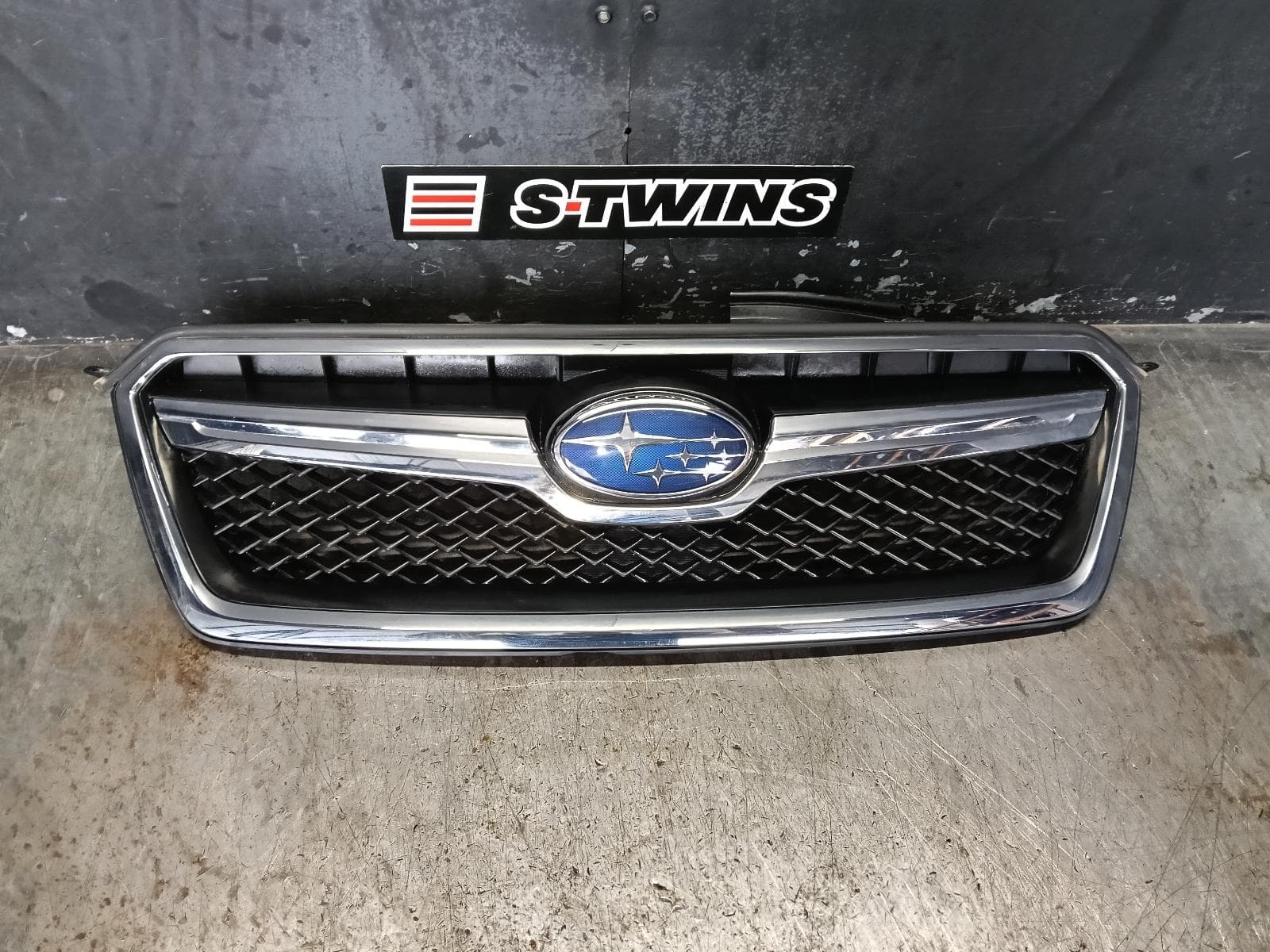 Used auto part listing image: 2016 SUBARU XV GRILLE RADIATOR GRILLE, G4X, 08/11-04/17 0000390785