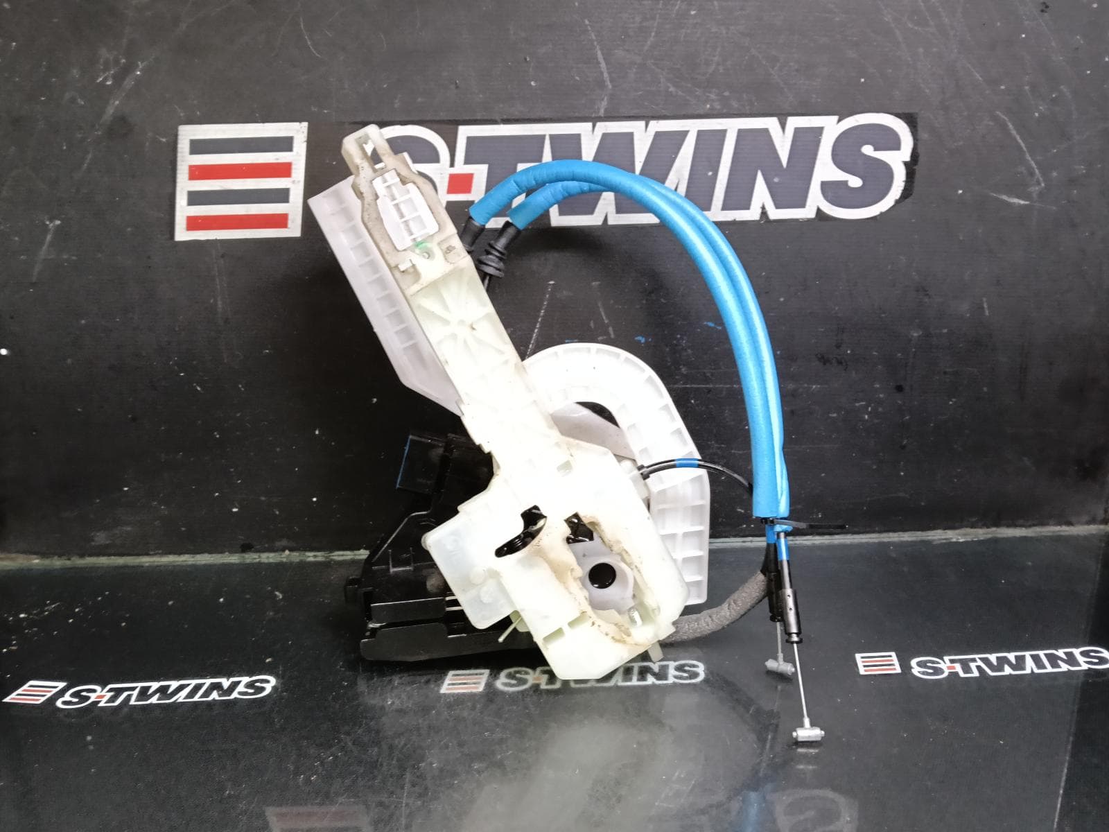 Used auto part listing image: 2020 HYUNDAI TUCSON DOOR BOOT GATE LOCK LEFT REAR DOOR LOCK, VIN KMH, TL, 06/15-01/21 0000390323