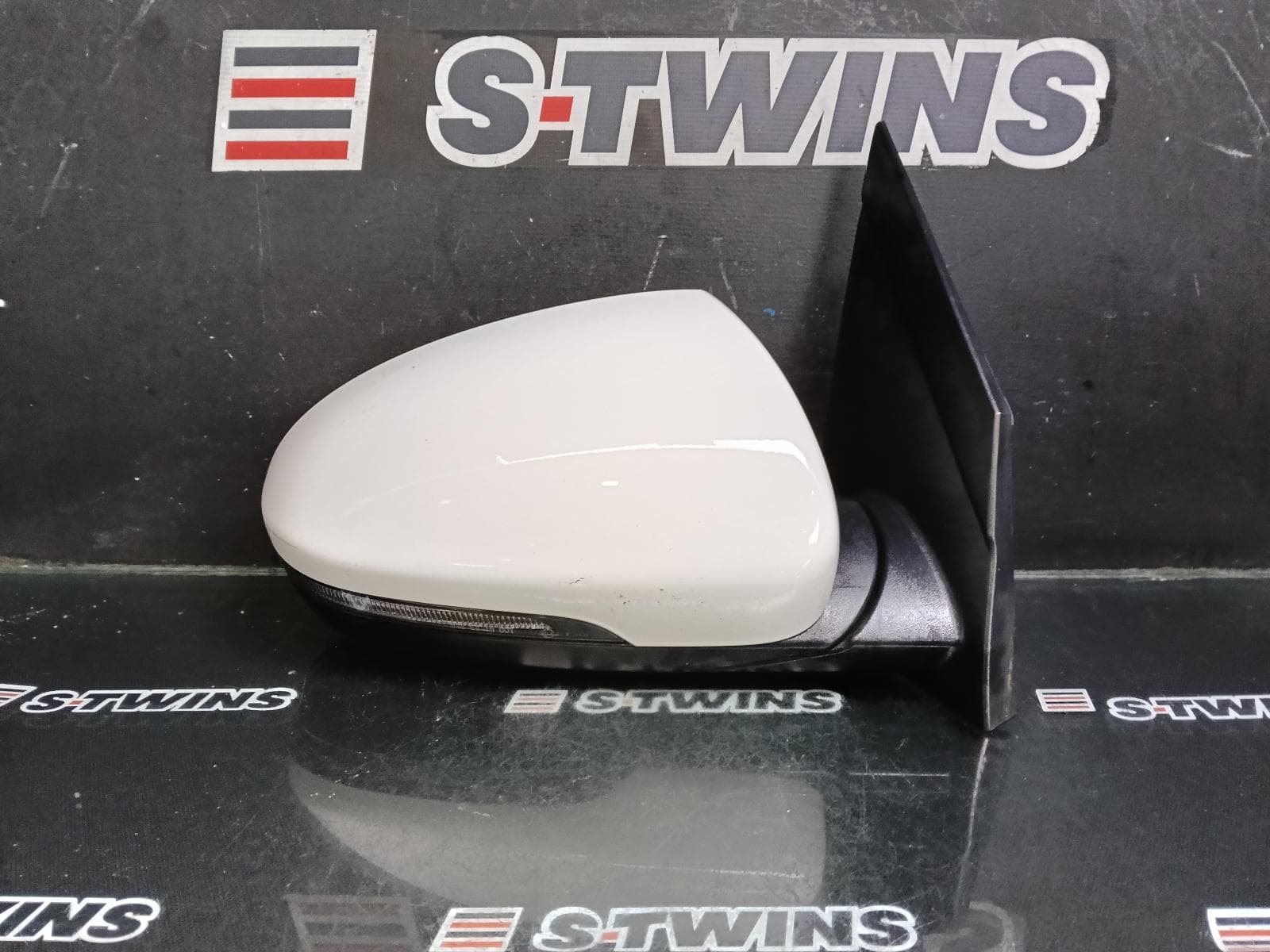 Used auto part listing image: 2020 HYUNDAI TUCSON RIGHT DOOR MIRROR TL, POWER FOLD, NON BLIND SPOT, NON LANE ASSIST, W/ INDICATOR TYPE, 06/18-01/21 0000390336