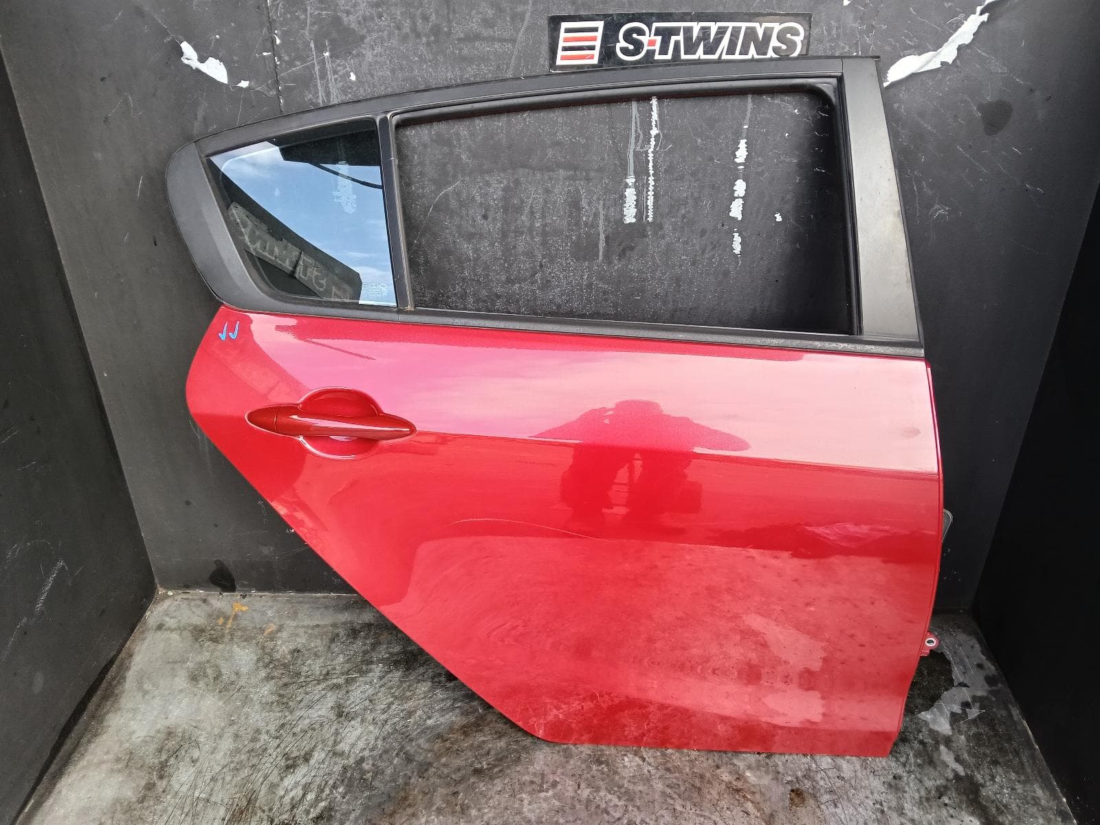 Used auto part listing image: 2017 KIA CERATO RIGHT REAR DOOR SLIDING YD, HATCH, 04/13-05/18 0000389744