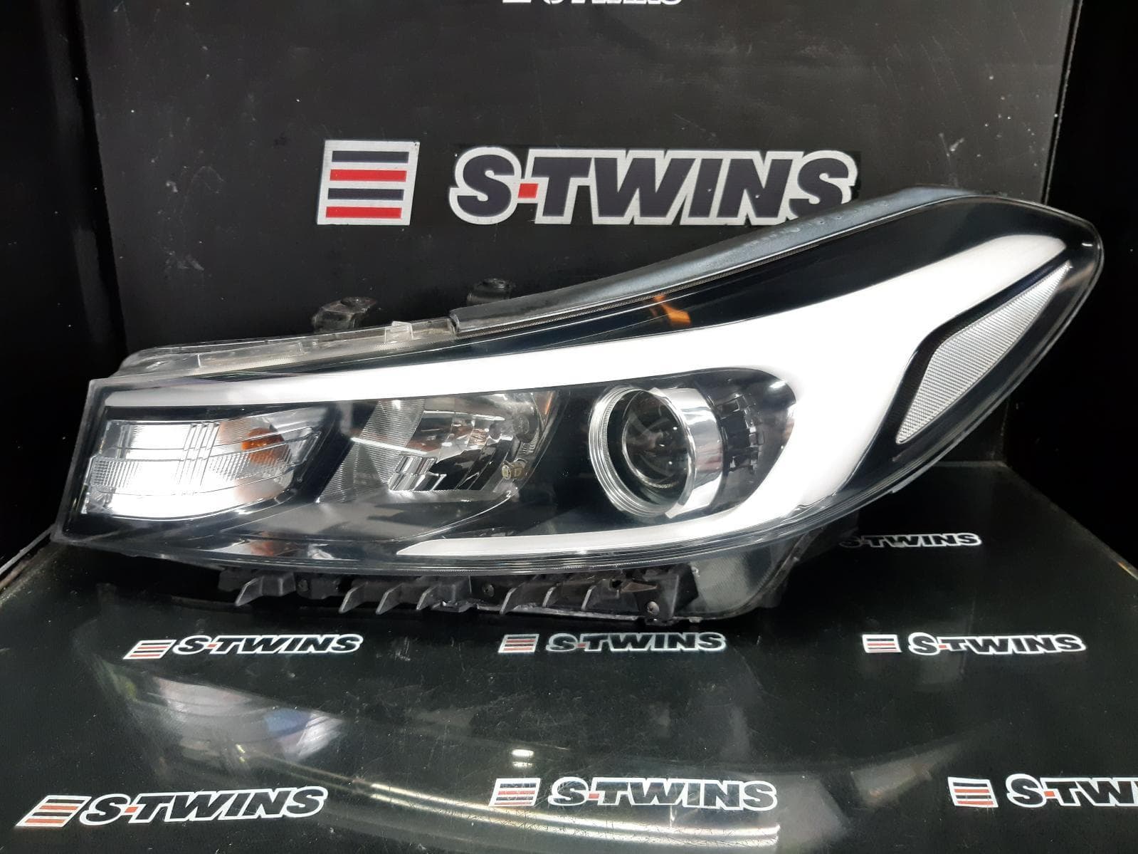 Used auto part listing image: 2017 KIA CERATO LEFT HEADLAMP YD, HALOGEN TYPE, 03/16-05/18 0000389821