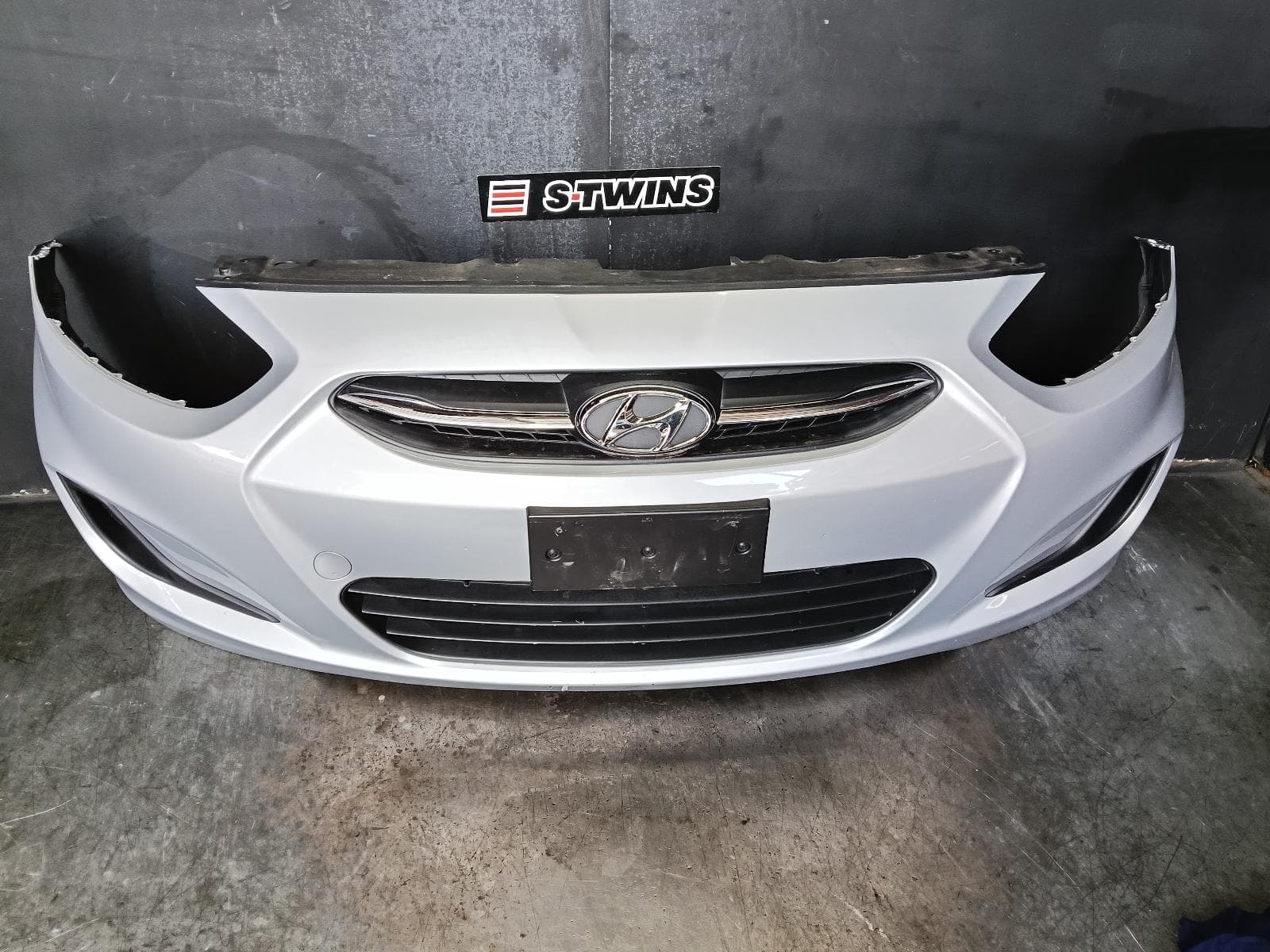 Used auto part listing image: 2016 HYUNDAI ACCENT FRONT BUMPER RB, 10/13-12/19 0000389702