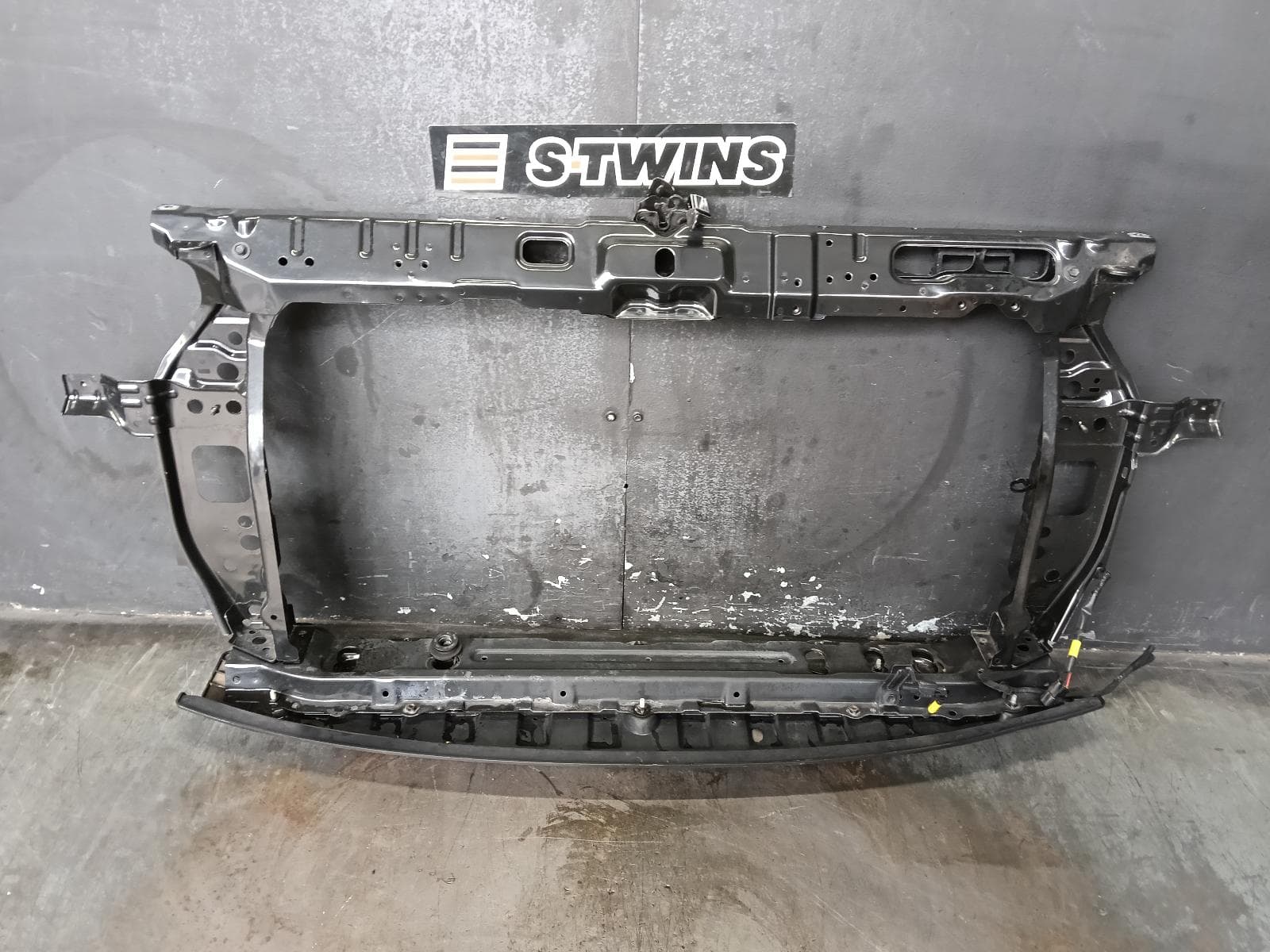 Used auto part listing image: 2016 HYUNDAI ACCENT RADIATOR SUPPORT RB, PETROL, P/N 64101-1R000/1R300, 05/11-12/19 0000389843