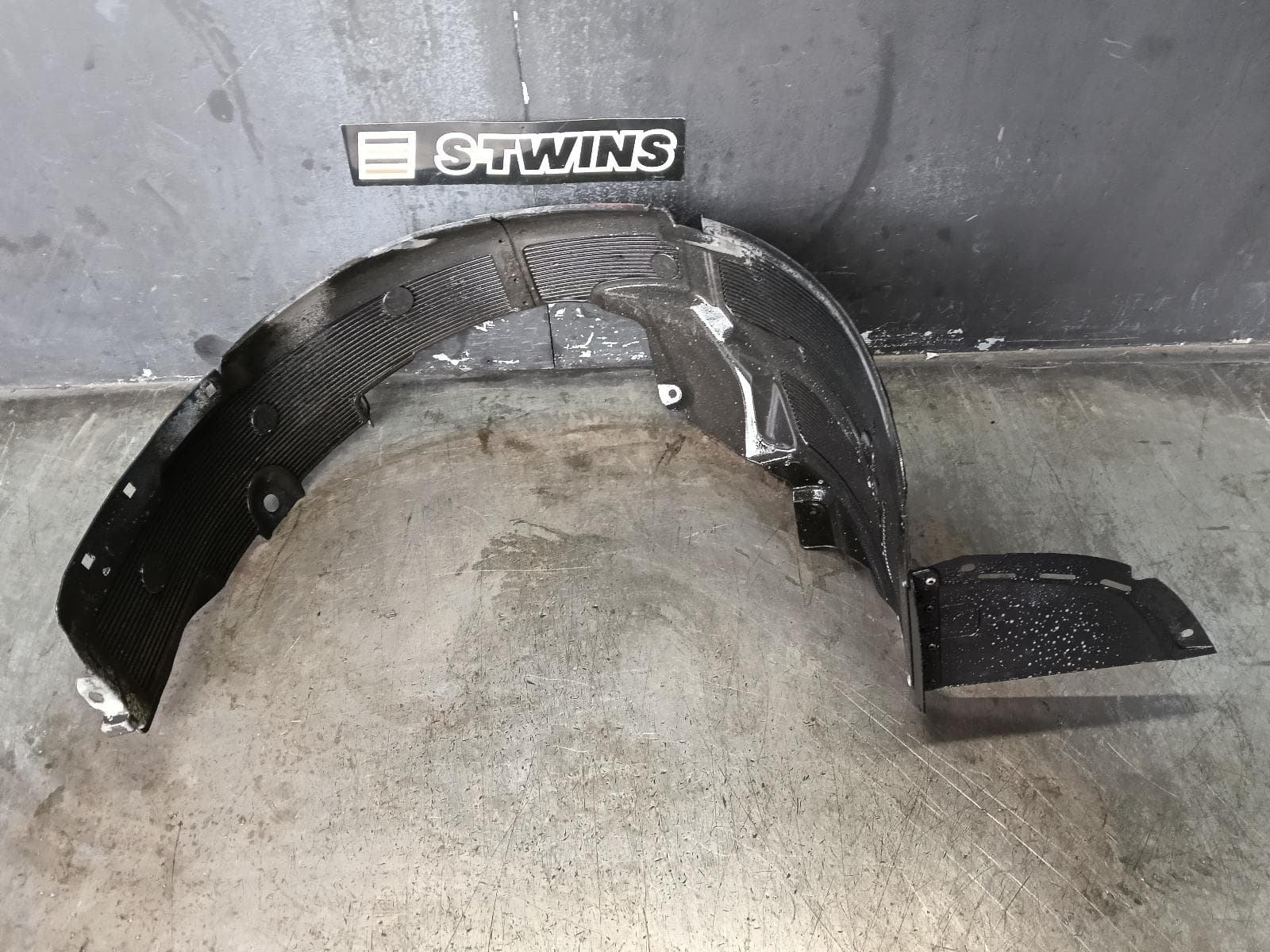 Used auto part listing image: 2016 HYUNDAI ACCENT RIGHT GUARD LINER RB, FRONT, 10/13-12/19 0000389845