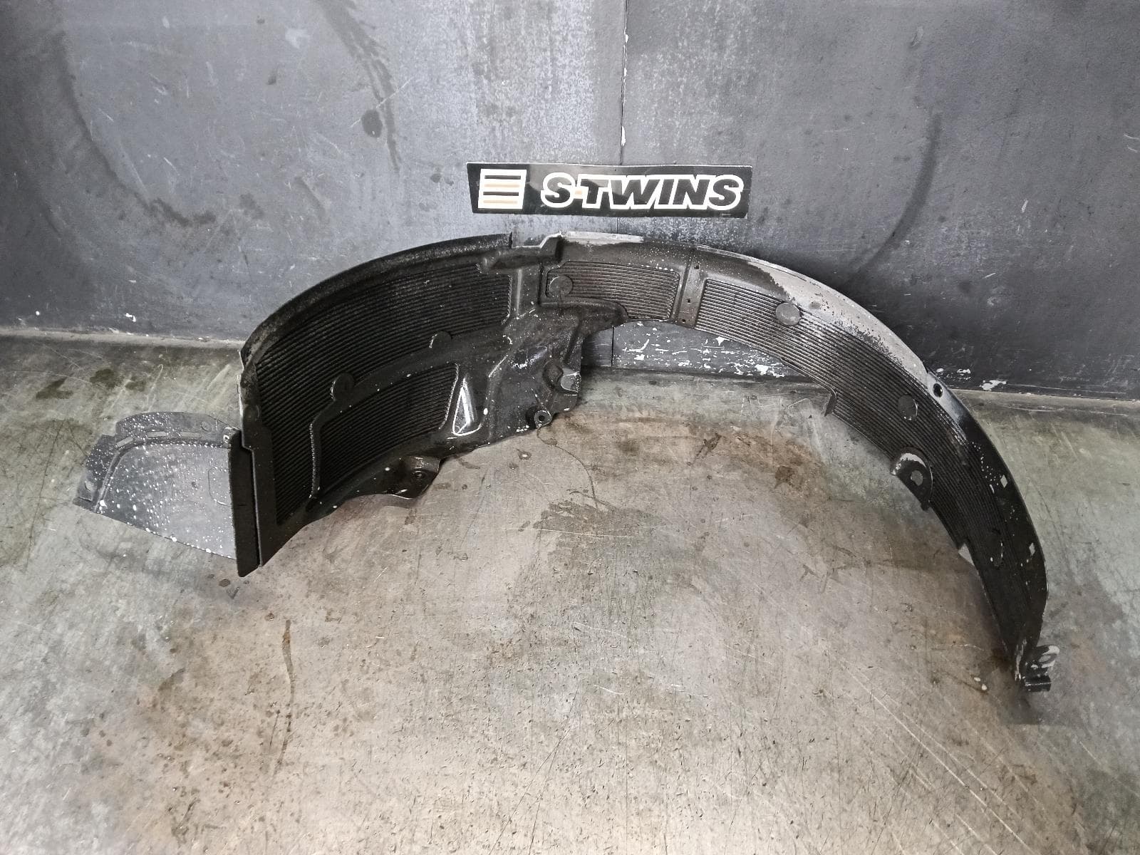 Used auto part listing image: 2016 HYUNDAI ACCENT LEFT GUARD LINER RB, FRONT, 10/13-12/19 0000389850