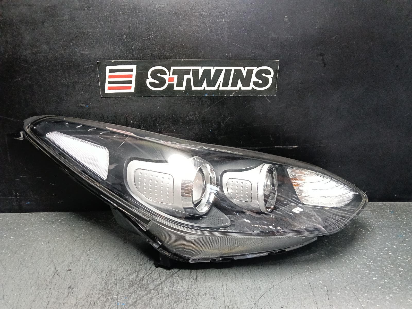 Used auto part listing image: 2018 KIA SPORTAGE RIGHT HEADLAMP QL, W/ HALOGEN, DAYTIME RUNNING LAMP TYPE, 10/15-08/21 0000392848