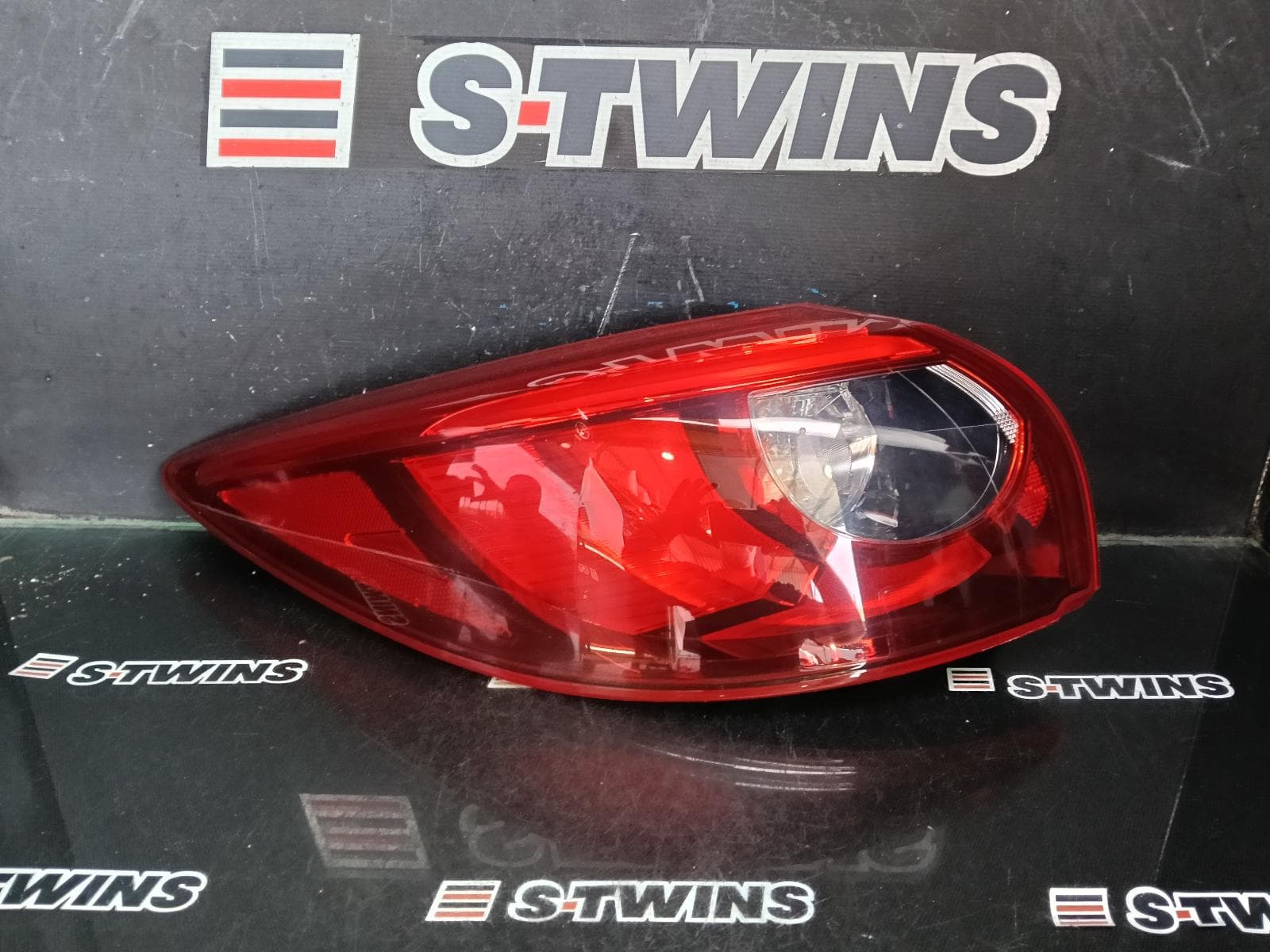 Used auto part listing image: 2015 MAZDA CX5 LEFT TAILLIGHT KE, IN BODY, W/ LED TYPE, 12/14-12/16 0000389950