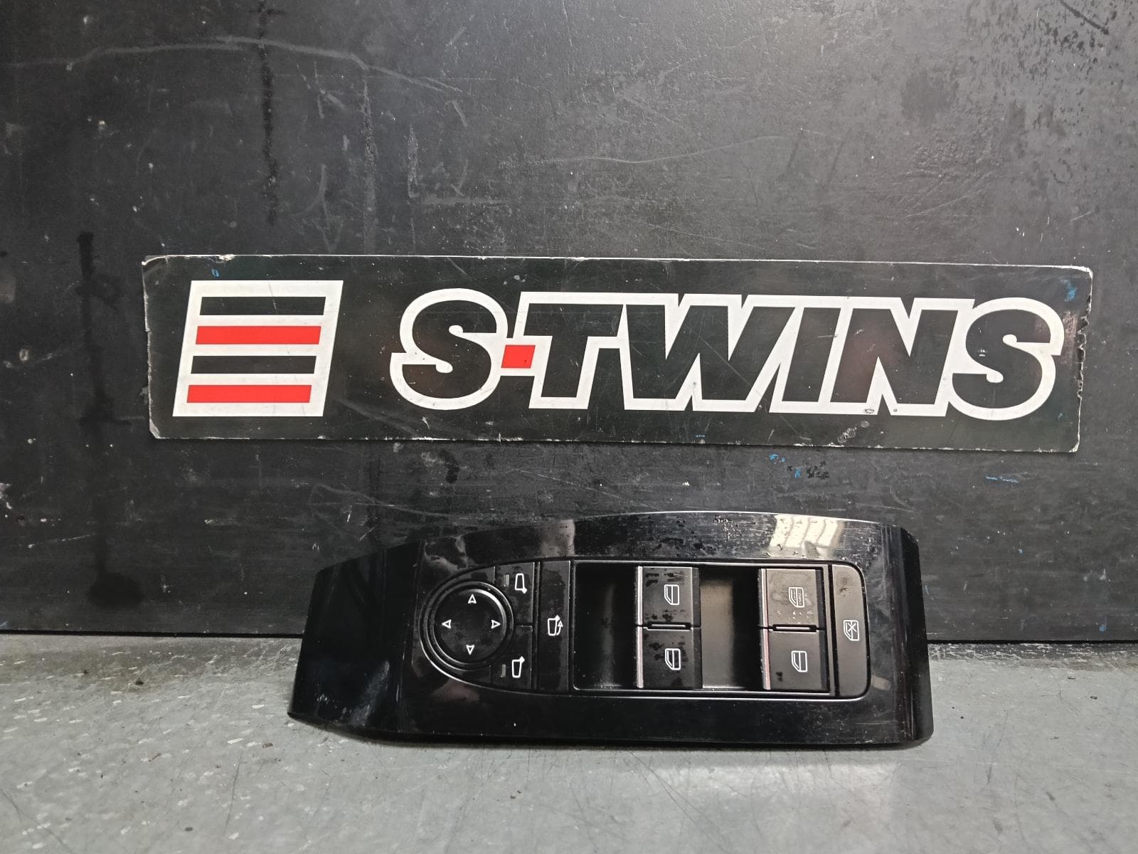 Used auto part listing image: 2022 MAZDA CX30 PWR DR WIND SWITCH RH FRONT (MASTER SWITCH), DM, 10/19- 0000416997