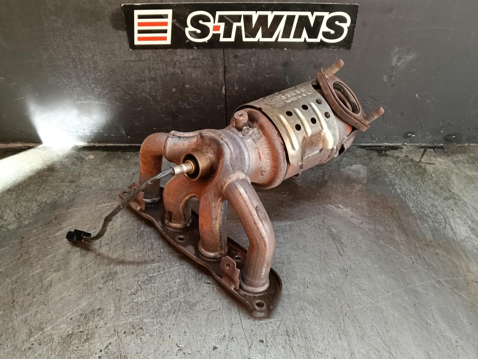 Used auto part listing image: 2022 KIA STONIC CATALYTIC CONVERTER MANIFOLD-CAT TYPE, 1.4, PETROL, YB, 08/20-08/25 0000416826