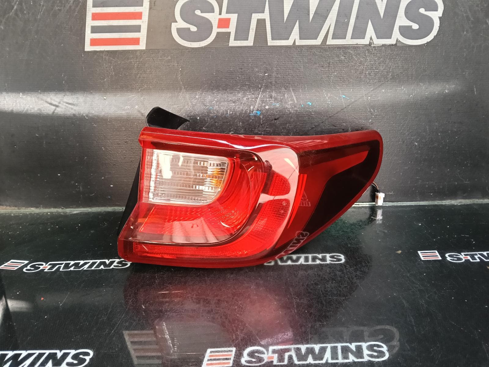 Used auto part listing image: 2022 KIA STONIC RIGHT TAILLIGHT YB, IN BODY, HALOGEN TYPE, 08/20-08/25 0000416832