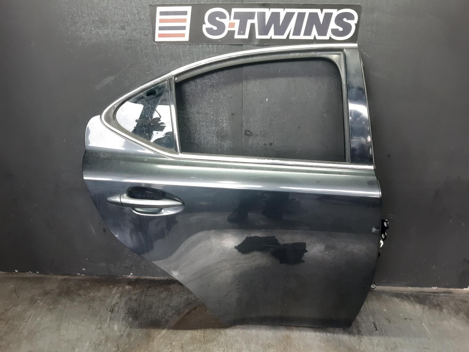 Used auto part listing image: 2008 LEXUS IS250/IS250C RIGHT REAR DOOR SLIDING IS250/IS350/IS F, GSE20R/GSE21R/USE20R, SEDAN, 11/05-06/13 0000372570
