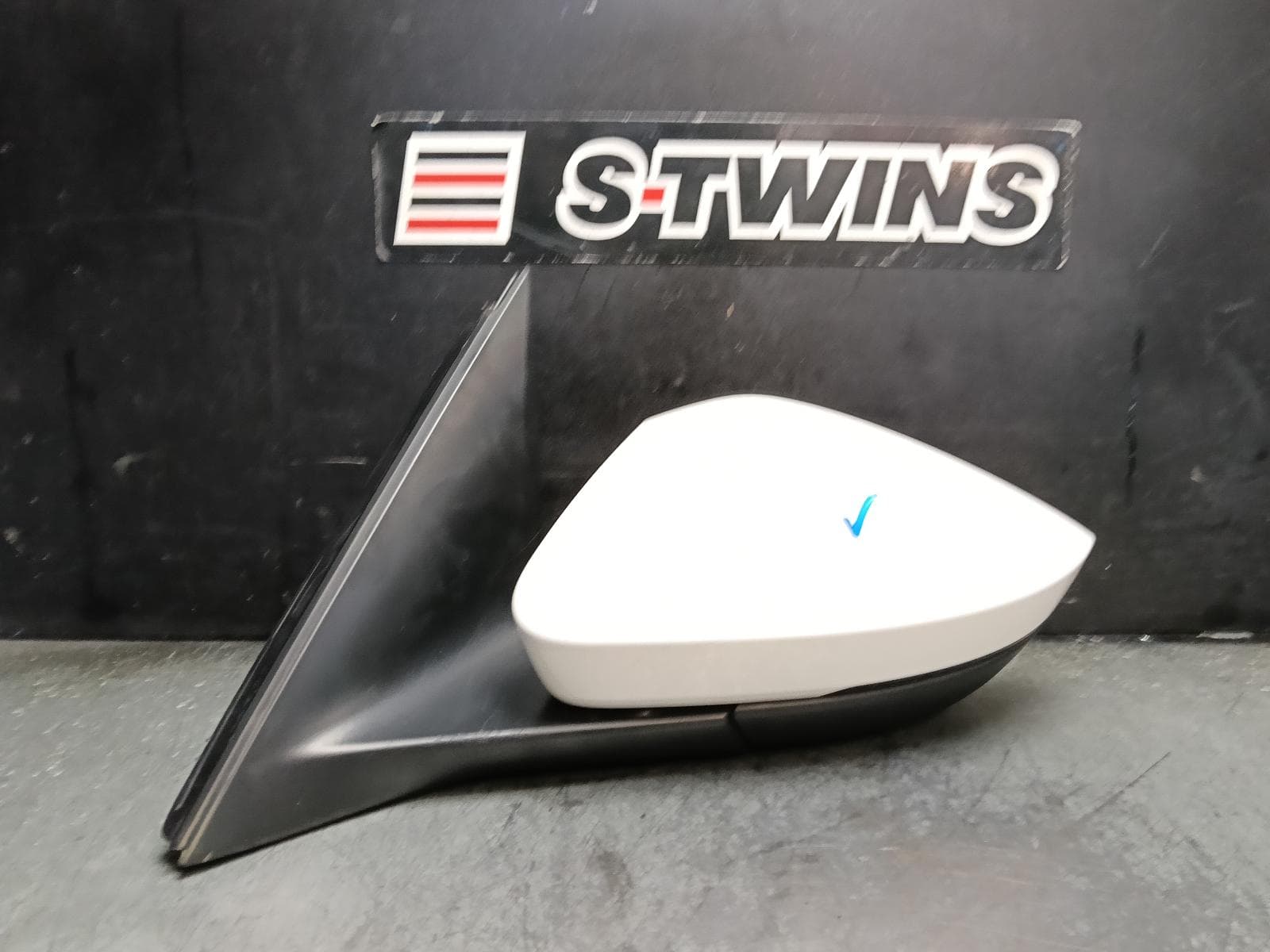 Used auto part listing image: 2022 SKODA KAMIQ LEFT DOOR MIRROR NW, POWER FOLD, W/ ONLY LANE KEEPING SYSTEM TYPE, 06/20- 0000417340