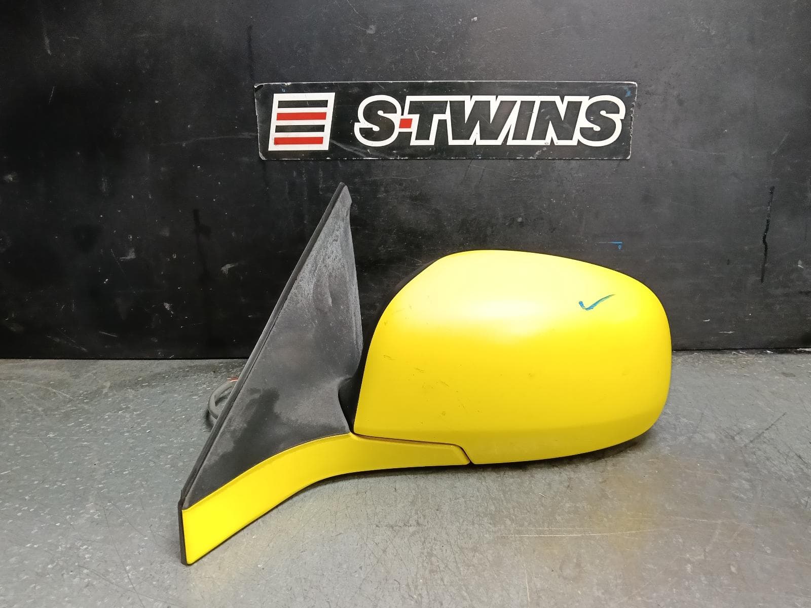 Used auto part listing image: 2008 SUZUKI SWIFT LEFT DOOR MIRROR RS415/RS416, NON INDICATOR, 3 WIRE TYPE, MIRROR ON HEAD #011115, 09/04-02/11 0000417300